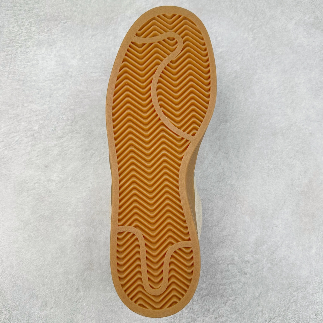 图片[9]-＃C版纯原 AD Originals Campus 00s 学院系列面包风经典复古低帮百搭休闲运动板鞋 原鞋开发 正确版型 市面唯一全鞋采用原厂头层SD皮料 正确宽版鞋盒 清洁度完美 诠释最高工艺 这次 Originals 选择了以经典复古鞋型 Campus 为蓝本打造全新面包鞋 这款鞋型联名不断 冠希当年对它更是钟爱有加 论牌面丝毫不输贝壳头、Forum 等大热鞋型 这次 Campus 一改 80 年代的瘦长造型 鞋舌、鞋身、鞋底甚至细节都变大了 营造出千禧年前后流行的面包鞋宽大廓形 因此鞋名改为 Campus 00s 鞋身采用绒面皮料搭配白色常规皮革 质感上还是延续了经典 Campus 的设计 鞋舌填充更加饱满 让鞋款整体看起来更加圆润 搭配上这款浅蓝配色 「蓝胖子」造型真的很可爱 鞋舌还加入了与以往 Campus 不同的全新三叶草 Logo 令造型更具千禧气息 鞋带也采用了加宽的设计 如果你不喜欢 这次还附送了传统鞋带可以替换 鞋底采用了米黄做旧设计 凸显鞋款的复古年代感 除了清新可人的浅蓝配色 还有一款酷灰配色 造型更加硬朗复古 而且相比浅蓝配色更加耐脏 尺码：36 36⅔ 37⅓ 38 38⅔ 39⅓ 40 40⅔ 41⅓ 42 42⅔ 43⅓ 44 44 ⅓ 45-选品中心