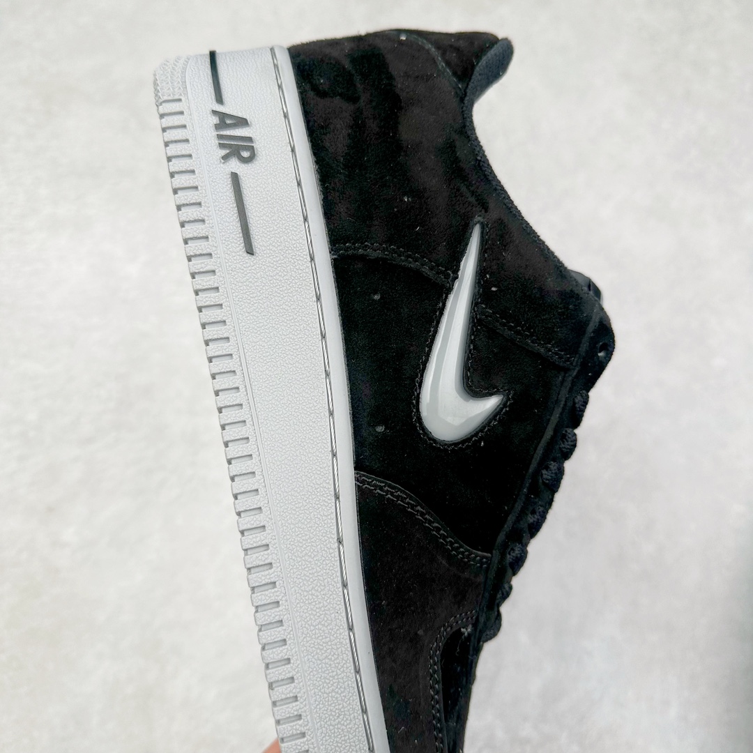 图片[6]-NK Air Force 1´07 Low 空军一号低帮百搭休闲运动板鞋 HQ3827-002 柔软、弹性十足的缓震性能和出色的中底设计 横跨复古与现代的外型结合 造就出风靡全球 三十多年的Force 1 直到今天还深受青睐 尺码：36 36.5 37.5 38 38.5 39 40 40.5 41 42 42.5 43 44 44.5 45-选品中心