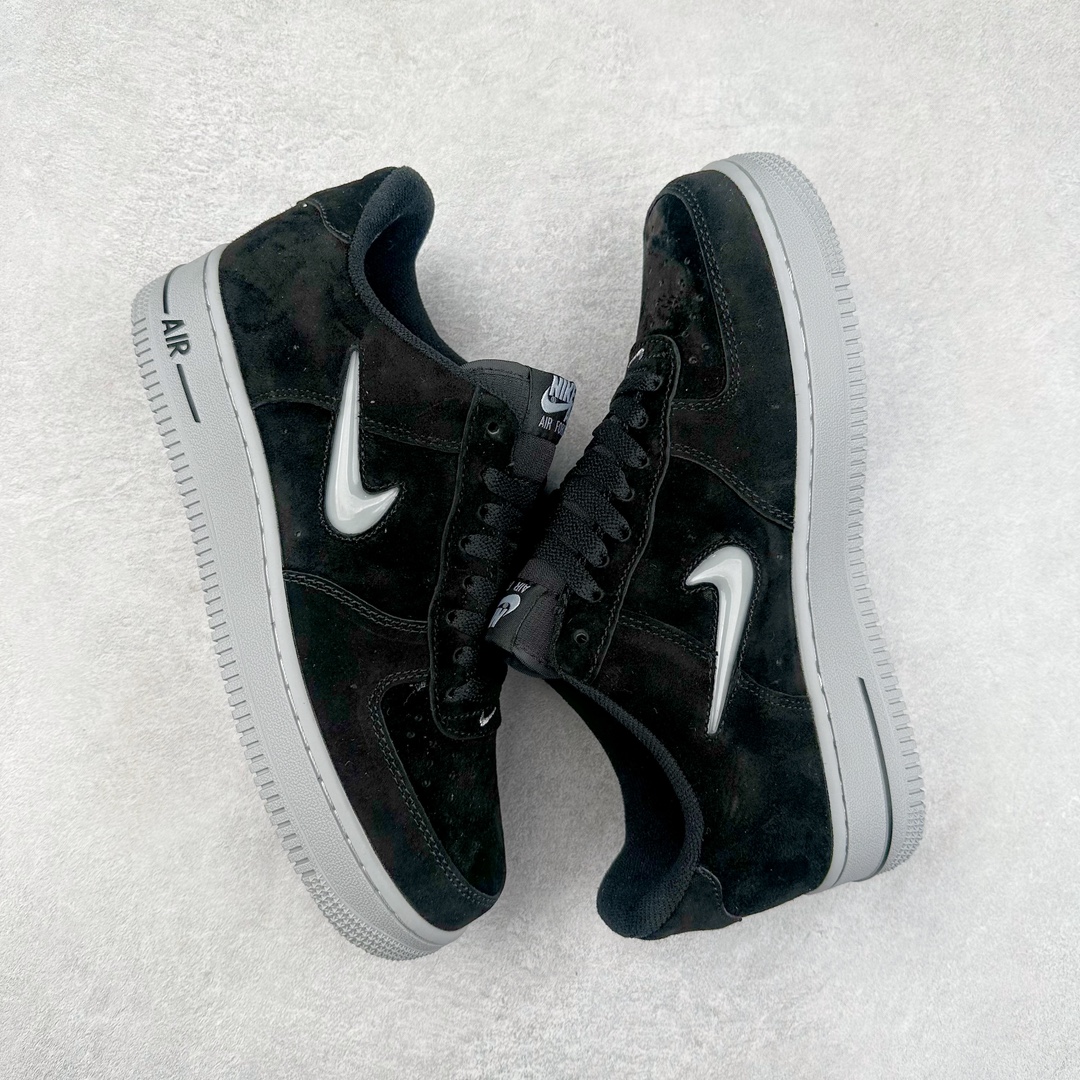 图片[3]-NK Air Force 1´07 Low 空军一号低帮百搭休闲运动板鞋 HQ3827-002 柔软、弹性十足的缓震性能和出色的中底设计 横跨复古与现代的外型结合 造就出风靡全球 三十多年的Force 1 直到今天还深受青睐 尺码：36 36.5 37.5 38 38.5 39 40 40.5 41 42 42.5 43 44 44.5 45-选品中心