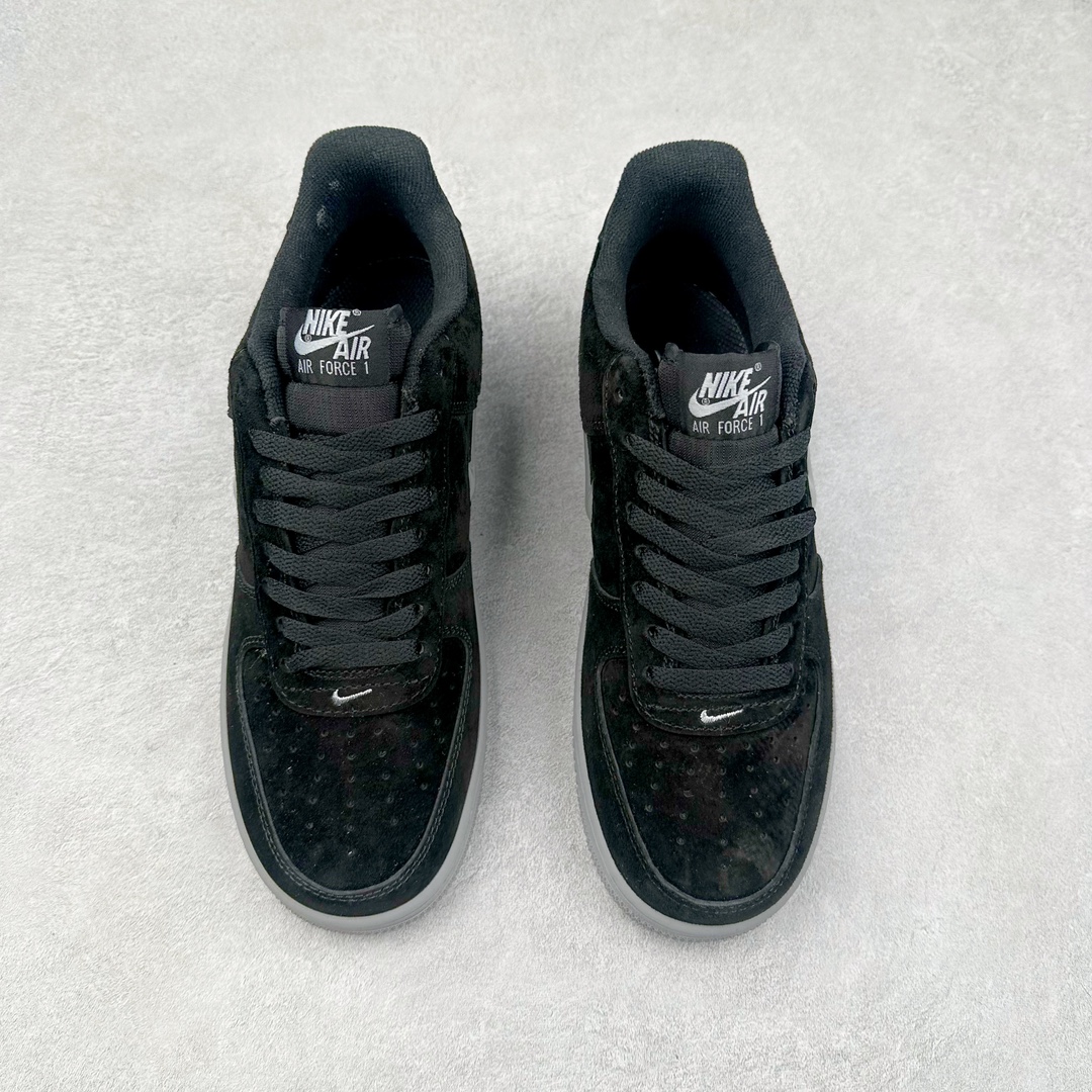 图片[2]-NK Air Force 1´07 Low 空军一号低帮百搭休闲运动板鞋 HQ3827-002 柔软、弹性十足的缓震性能和出色的中底设计 横跨复古与现代的外型结合 造就出风靡全球 三十多年的Force 1 直到今天还深受青睐 尺码：36 36.5 37.5 38 38.5 39 40 40.5 41 42 42.5 43 44 44.5 45-选品中心