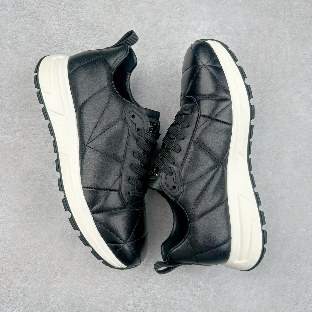 图片[3]-PRADA普拉达 厚底徽标系带运动休闲男鞋系列 广东大厂品质 专柜同步 大气个性更潮更抢眼更追求档次，它将颠覆旧念，与您共度时尚潮人必备! 面料采用原版进口小牛皮 牛皮内里垫脚 橡胶发泡大底 轻便防滑耐磨 脚感舒适 款式耐看做工精细 配以简洁利落的鞋楦 彰显男人的果敢和硬朗 尺码：39-44（皮鞋码）-选品中心