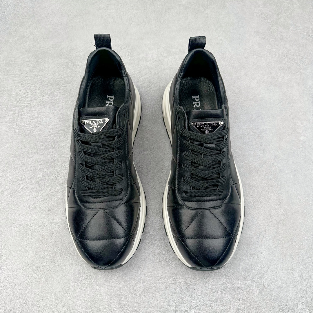 图片[2]-PRADA普拉达 厚底徽标系带运动休闲男鞋系列 广东大厂品质 专柜同步 大气个性更潮更抢眼更追求档次，它将颠覆旧念，与您共度时尚潮人必备! 面料采用原版进口小牛皮 牛皮内里垫脚 橡胶发泡大底 轻便防滑耐磨 脚感舒适 款式耐看做工精细 配以简洁利落的鞋楦 彰显男人的果敢和硬朗 尺码：39-44（皮鞋码）-选品中心
