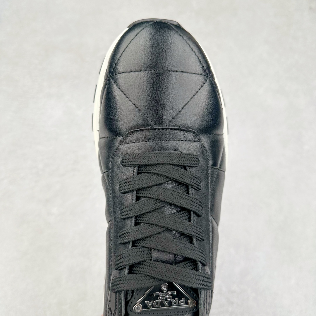 图片[4]-PRADA普拉达 厚底徽标系带运动休闲男鞋系列 广东大厂品质 专柜同步 大气个性更潮更抢眼更追求档次，它将颠覆旧念，与您共度时尚潮人必备! 面料采用原版进口小牛皮 牛皮内里垫脚 橡胶发泡大底 轻便防滑耐磨 脚感舒适 款式耐看做工精细 配以简洁利落的鞋楦 彰显男人的果敢和硬朗 尺码：39-44（皮鞋码）-选品中心