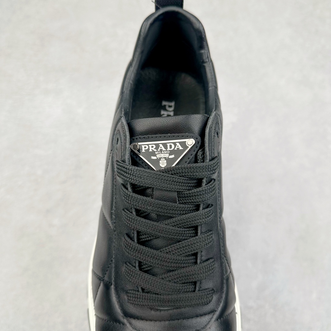 图片[5]-PRADA普拉达 厚底徽标系带运动休闲男鞋系列 广东大厂品质 专柜同步 大气个性更潮更抢眼更追求档次，它将颠覆旧念，与您共度时尚潮人必备! 面料采用原版进口小牛皮 牛皮内里垫脚 橡胶发泡大底 轻便防滑耐磨 脚感舒适 款式耐看做工精细 配以简洁利落的鞋楦 彰显男人的果敢和硬朗 尺码：39-44（皮鞋码）-选品中心