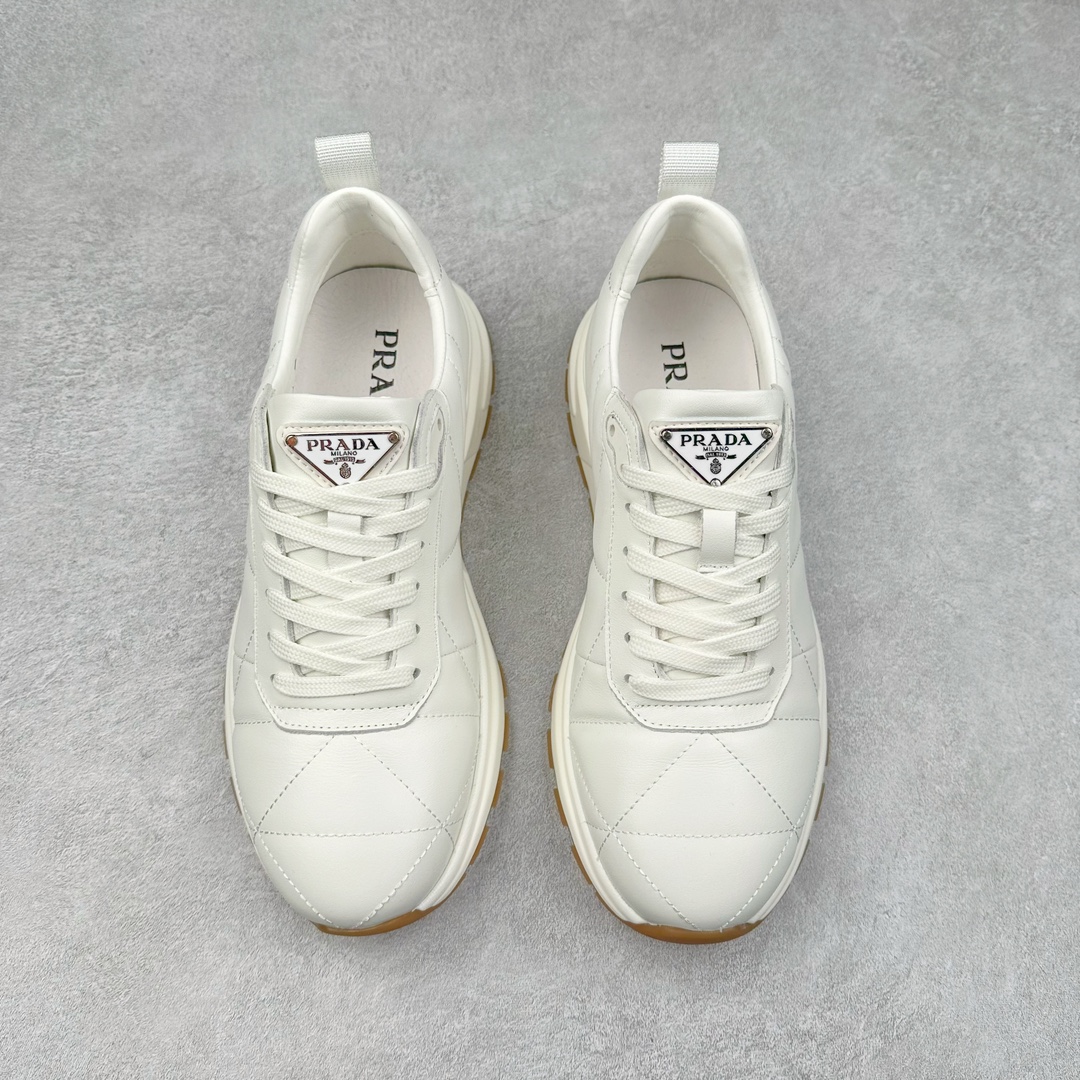 图片[2]-PRADA普拉达 厚底徽标系带运动休闲男鞋系列 广东大厂品质 专柜同步 大气个性更潮更抢眼更追求档次，它将颠覆旧念，与您共度时尚潮人必备! 面料采用原版进口小牛皮 牛皮内里垫脚 橡胶发泡大底 轻便防滑耐磨 脚感舒适 款式耐看做工精细 配以简洁利落的鞋楦 彰显男人的果敢和硬朗 尺码：39-44（皮鞋码）-选品中心
