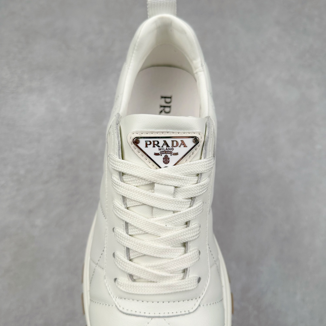 图片[5]-PRADA普拉达 厚底徽标系带运动休闲男鞋系列 广东大厂品质 专柜同步 大气个性更潮更抢眼更追求档次，它将颠覆旧念，与您共度时尚潮人必备! 面料采用原版进口小牛皮 牛皮内里垫脚 橡胶发泡大底 轻便防滑耐磨 脚感舒适 款式耐看做工精细 配以简洁利落的鞋楦 彰显男人的果敢和硬朗 尺码：39-44（皮鞋码）-选品中心