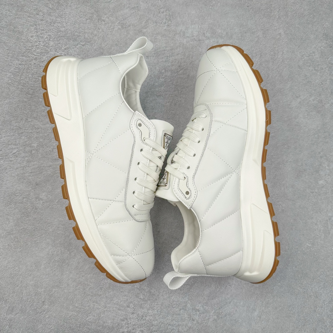 图片[3]-PRADA普拉达 厚底徽标系带运动休闲男鞋系列 广东大厂品质 专柜同步 大气个性更潮更抢眼更追求档次，它将颠覆旧念，与您共度时尚潮人必备! 面料采用原版进口小牛皮 牛皮内里垫脚 橡胶发泡大底 轻便防滑耐磨 脚感舒适 款式耐看做工精细 配以简洁利落的鞋楦 彰显男人的果敢和硬朗 尺码：39-44（皮鞋码）-选品中心