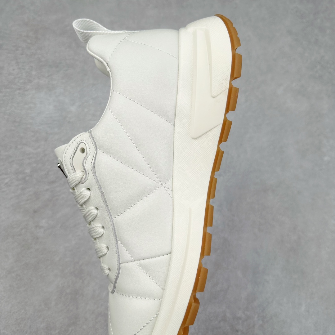 图片[7]-PRADA普拉达 厚底徽标系带运动休闲男鞋系列 广东大厂品质 专柜同步 大气个性更潮更抢眼更追求档次，它将颠覆旧念，与您共度时尚潮人必备! 面料采用原版进口小牛皮 牛皮内里垫脚 橡胶发泡大底 轻便防滑耐磨 脚感舒适 款式耐看做工精细 配以简洁利落的鞋楦 彰显男人的果敢和硬朗 尺码：39-44（皮鞋码）-选品中心