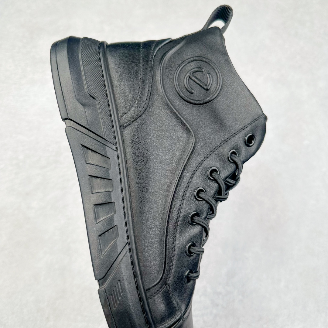 图片[6]-Ecco爱步舒适中高帮防泼水马丁靴 秋冬款时尚防滑工装靴男鞋 黑武士鞋 革新系列热门款式 臻选皮革 创新舒适 品质牛皮鞋面，轻盈柔韧 具有良好的透气性 魔术扣松紧鞋带 侧边拉链套脚 可自由调节松紧 PU中底 橡胶大底 抓地力强 具有良好的防滑耐磨性 时尚潮靴 自在型格 尺码：38 39 40 41 42 43 44（皮鞋码）-选品中心