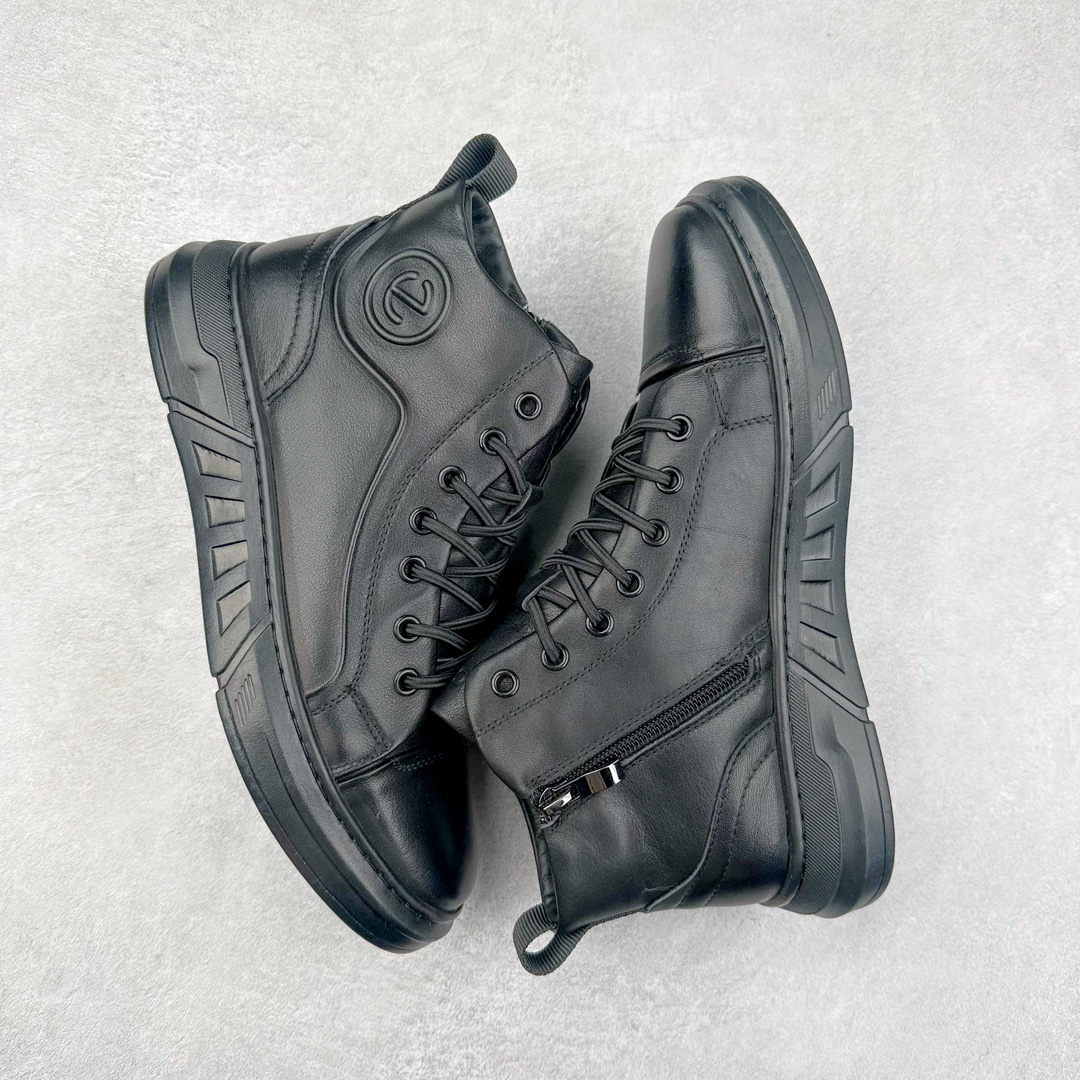 图片[3]-Ecco爱步舒适中高帮防泼水马丁靴 秋冬款时尚防滑工装靴男鞋 黑武士鞋 革新系列热门款式 臻选皮革 创新舒适 品质牛皮鞋面，轻盈柔韧 具有良好的透气性 魔术扣松紧鞋带 侧边拉链套脚 可自由调节松紧 PU中底 橡胶大底 抓地力强 具有良好的防滑耐磨性 时尚潮靴 自在型格 尺码：38 39 40 41 42 43 44（皮鞋码）-选品中心