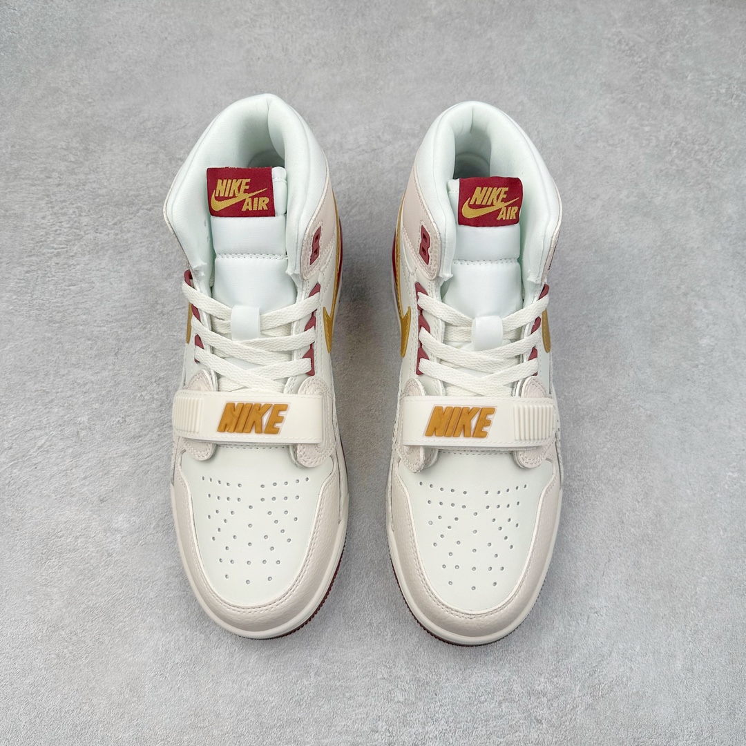 图片[2]-＃KZ神版 Air Jordan Legacy AJ312 High 高帮复古篮球鞋 CNY 蛇年限定 IB4914-161 市场最强独一档产物 全套原纸板楦头开发 原厂大底磨具加持立体防滑纹理 原档数据后跟TPU子母扣魔术贴 原装可视Air Sole气垫 原汁原味最完美的312代版型 唯一正确鞋头趴度弧度高度鞋身腰线 进口港宝加持 后跟自然饱满 全鞋荧光划线卡点 追求极致完美 每一双都是工艺品 多重QC质检 超越公司货的品控标准 实实在在的免检产品 鞋身采用了皮革材质打造 横跨鞋面的魔术贴十分吸睛 侧面的Swoosh Logo的一部分被鞋面遮挡了一部分 颇具玩味 魔术贴上标有NK标识 而鞋舌上是Jordan的经典红色飞翼Logo 后跟和鞋底均采用了AJ3的设计 后跟上同样也使用了经典的爆裂纹图案 尺码：36 36.5 37.5 38 38.5 39 40 40.5 41 42 42.5 43 44 44.5 45 46 47.5-选品中心