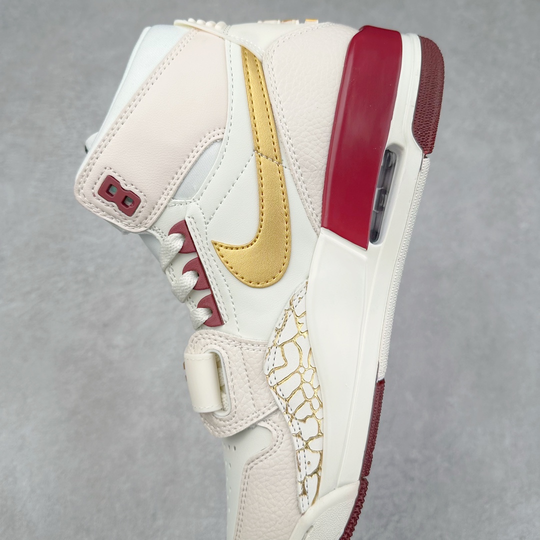 图片[7]-＃KZ神版 Air Jordan Legacy AJ312 High 高帮复古篮球鞋 CNY 蛇年限定 IB4914-161 市场最强独一档产物 全套原纸板楦头开发 原厂大底磨具加持立体防滑纹理 原档数据后跟TPU子母扣魔术贴 原装可视Air Sole气垫 原汁原味最完美的312代版型 唯一正确鞋头趴度弧度高度鞋身腰线 进口港宝加持 后跟自然饱满 全鞋荧光划线卡点 追求极致完美 每一双都是工艺品 多重QC质检 超越公司货的品控标准 实实在在的免检产品 鞋身采用了皮革材质打造 横跨鞋面的魔术贴十分吸睛 侧面的Swoosh Logo的一部分被鞋面遮挡了一部分 颇具玩味 魔术贴上标有NK标识 而鞋舌上是Jordan的经典红色飞翼Logo 后跟和鞋底均采用了AJ3的设计 后跟上同样也使用了经典的爆裂纹图案 尺码：36 36.5 37.5 38 38.5 39 40 40.5 41 42 42.5 43 44 44.5 45 46 47.5-选品中心