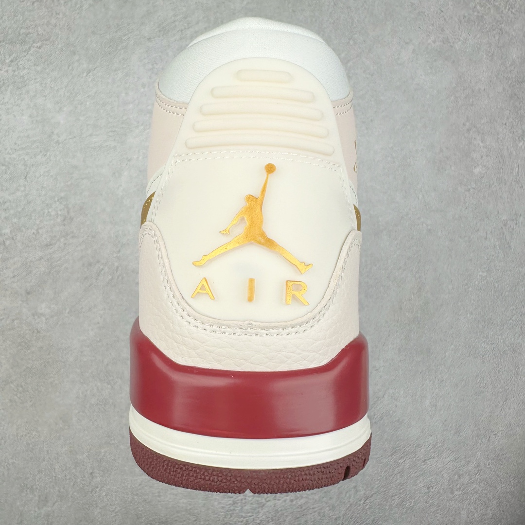 图片[8]-＃KZ神版 Air Jordan Legacy AJ312 High 高帮复古篮球鞋 CNY 蛇年限定 IB4914-161 市场最强独一档产物 全套原纸板楦头开发 原厂大底磨具加持立体防滑纹理 原档数据后跟TPU子母扣魔术贴 原装可视Air Sole气垫 原汁原味最完美的312代版型 唯一正确鞋头趴度弧度高度鞋身腰线 进口港宝加持 后跟自然饱满 全鞋荧光划线卡点 追求极致完美 每一双都是工艺品 多重QC质检 超越公司货的品控标准 实实在在的免检产品 鞋身采用了皮革材质打造 横跨鞋面的魔术贴十分吸睛 侧面的Swoosh Logo的一部分被鞋面遮挡了一部分 颇具玩味 魔术贴上标有NK标识 而鞋舌上是Jordan的经典红色飞翼Logo 后跟和鞋底均采用了AJ3的设计 后跟上同样也使用了经典的爆裂纹图案 尺码：36 36.5 37.5 38 38.5 39 40 40.5 41 42 42.5 43 44 44.5 45 46 47.5-选品中心