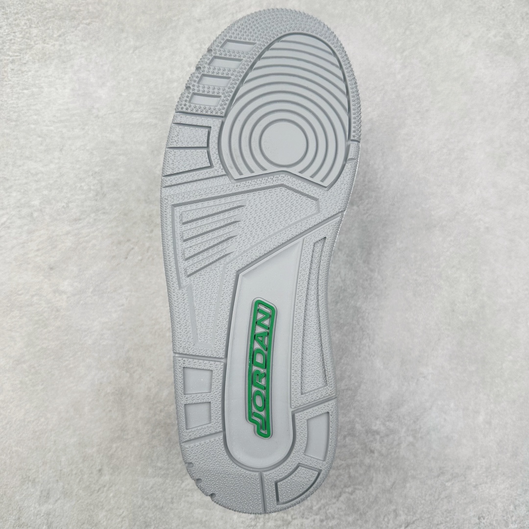 图片[9]-＃KZ神版 Air Jordan Legacy AJ312 复古篮球鞋 CD9054-140 市场最强独一档产物 全套原纸板楦头开发 原厂大底磨具加持立体防滑纹理 原档数据后跟TPU子母扣魔术贴 原装可视Air Sole气垫 原汁原味最完美的312代版型 唯一正确鞋头趴度弧度高度鞋身腰线 进口港宝加持 后跟自然饱满 全鞋荧光划线卡点 追求极致完美 每一双都是工艺品 多重QC质检 超越公司货的品控标准 实实在在的免检产品 鞋身采用了皮革材质打造 横跨鞋面的魔术贴十分吸睛 侧面的Swoosh Logo的一部分被鞋面遮挡了一部分 颇具玩味 魔术贴上标有NK标识 而鞋舌上是Jordan的经典红色飞翼Logo 后跟和鞋底均采用了AJ3的设计 后跟上同样也使用了经典的爆裂纹图案 尺码：36 36.5 37.5 38 38.5 39 40 40.5 41 42 42.5 43 44 44.5 45 46 47.5-选品中心