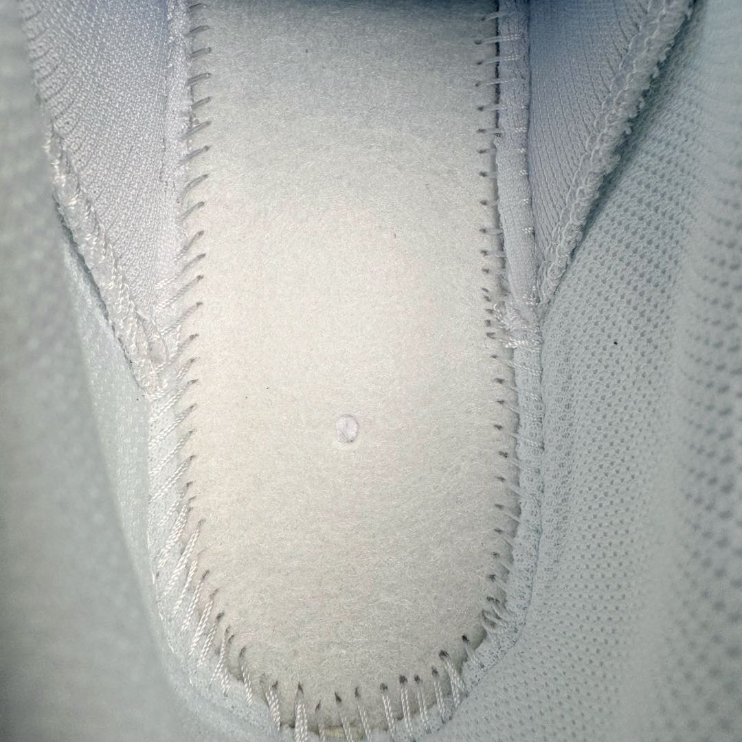 图片[10]-＃GX纯原 NK Air Max 95 复古减震气垫跑鞋 纯白 CT1268-100 经典重温 外单专供大厂出品 品质稳定 一百余色 终端操作 鞋款设计灵感源于人体构造 中底设计基于人体的脊柱构造 是整体设计的核心 尼龙孔眼代表了肋骨 而分层式面板和网眼象征着肌肉纤维和肉体组织 Air Max 95采用了两个独立的吹塑成型的Air-Sole单元 并首次在前掌使用可视化气垫设计 Swoosh logo夜当作一个 点符号放在了鞋子的后帮位置 20年的发展让 AIR MAX 95有了不同的故事 20年后再度面向世人的时候 焕然一新的面貌 让人有了另外一种清新脱俗的感觉 尺码：40 40.5 41 42 42.5 43 44 44.5 45 45.5 46 47.5 48.5-选品中心