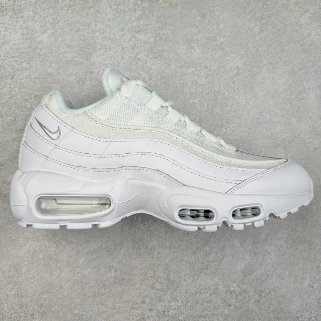 ＃GX纯原 NK Air Max 95 复古减震气垫跑鞋 纯白 CT1268-100 经典重温 外单专供大厂出品 品质稳定 一百余色 终端操作 鞋款设计灵感源于人体构造 中底设计基于人体的脊柱构造 是整体设计的核心 尼龙孔眼代表了肋骨 而分层式面板和网眼象征着肌肉纤维和肉体组织 Air Max 95采用了两个独立的吹塑成型的Air-Sole单元 并首次在前掌使用可视化气垫设计 Swoosh logo夜当作一个 点符号放在了鞋子的后帮位置 20年的发展让 AIR MAX 95有了不同的故事 20年后再度面向世人的时候 焕然一新的面貌 让人有了另外一种清新脱俗的感觉 尺码：40 40.5 41 42 42.5 43 44 44.5 45 45.5 46 47.5 48.5-选品中心