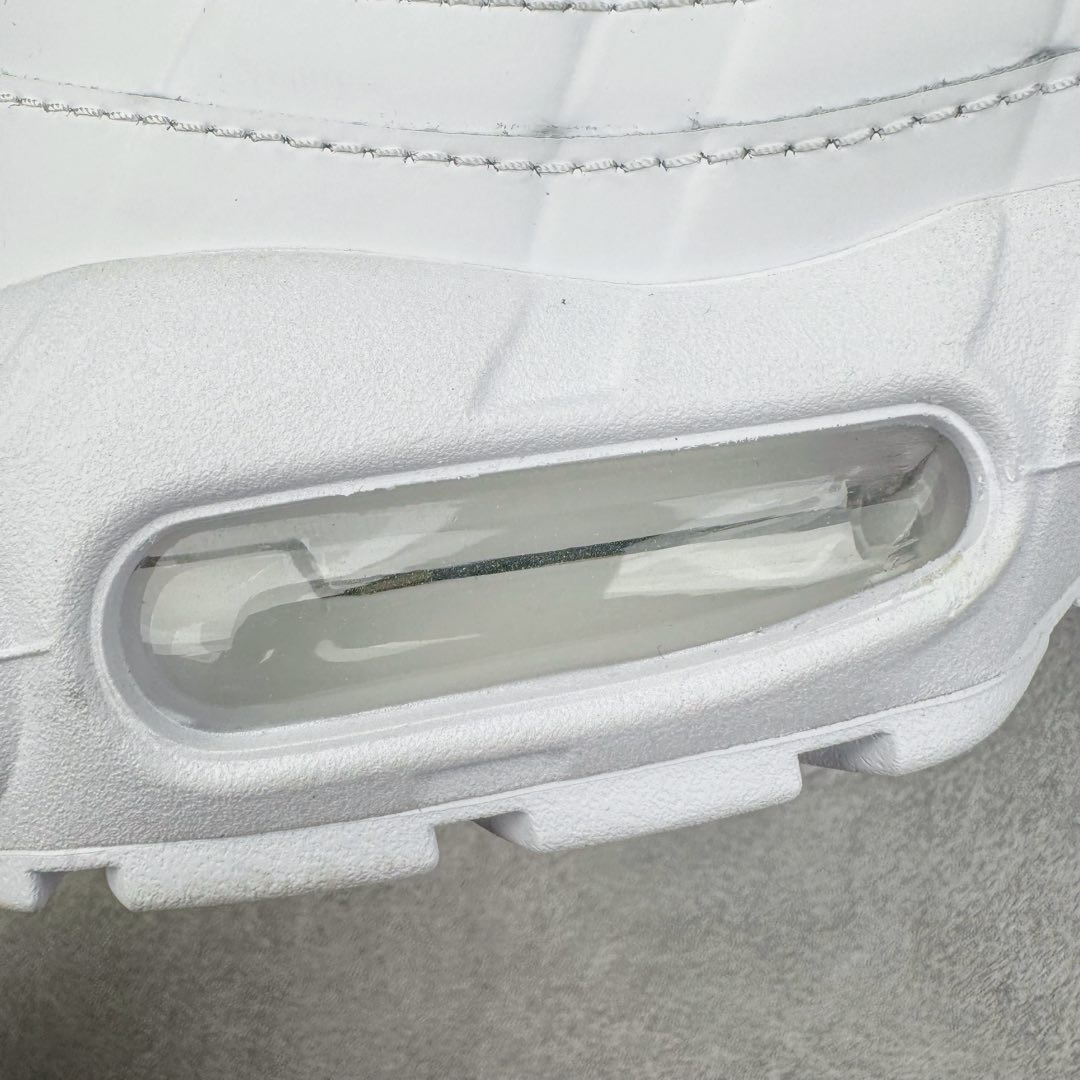 图片[19]-＃GX纯原 NK Air Max 95 复古减震气垫跑鞋 纯白 CT1268-100 经典重温 外单专供大厂出品 品质稳定 一百余色 终端操作 鞋款设计灵感源于人体构造 中底设计基于人体的脊柱构造 是整体设计的核心 尼龙孔眼代表了肋骨 而分层式面板和网眼象征着肌肉纤维和肉体组织 Air Max 95采用了两个独立的吹塑成型的Air-Sole单元 并首次在前掌使用可视化气垫设计 Swoosh logo夜当作一个 点符号放在了鞋子的后帮位置 20年的发展让 AIR MAX 95有了不同的故事 20年后再度面向世人的时候 焕然一新的面貌 让人有了另外一种清新脱俗的感觉 尺码：40 40.5 41 42 42.5 43 44 44.5 45 45.5 46 47.5 48.5-选品中心