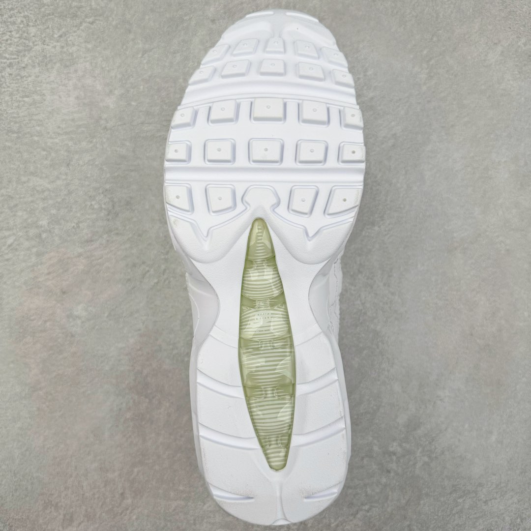 图片[9]-＃GX纯原 NK Air Max 95 复古减震气垫跑鞋 纯白 CT1268-100 经典重温 外单专供大厂出品 品质稳定 一百余色 终端操作 鞋款设计灵感源于人体构造 中底设计基于人体的脊柱构造 是整体设计的核心 尼龙孔眼代表了肋骨 而分层式面板和网眼象征着肌肉纤维和肉体组织 Air Max 95采用了两个独立的吹塑成型的Air-Sole单元 并首次在前掌使用可视化气垫设计 Swoosh logo夜当作一个 点符号放在了鞋子的后帮位置 20年的发展让 AIR MAX 95有了不同的故事 20年后再度面向世人的时候 焕然一新的面貌 让人有了另外一种清新脱俗的感觉 尺码：40 40.5 41 42 42.5 43 44 44.5 45 45.5 46 47.5 48.5-选品中心