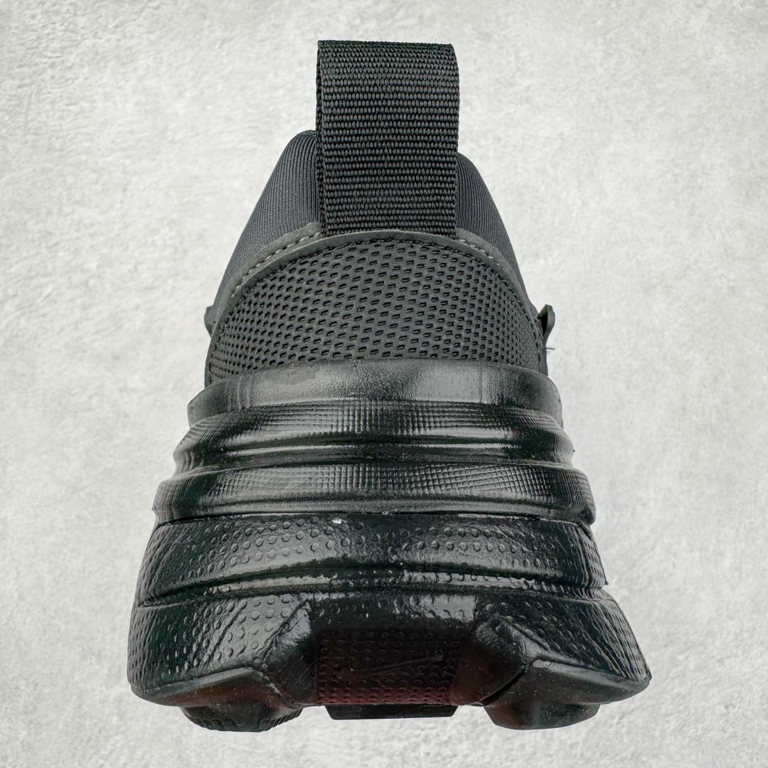 图片[8]-NK V2K Runtekk 减震防滑低帮 复古老爹鞋跑步鞋 HQ1582-001 鞋款被命名为 Runtekk 设计上借鉴了 2000 年的跑鞋风格 配色上以金属银为主调 简练又有复古运动气质 材质上使用大面积网眼、皮革、TPU 组成 支撑和透气性肯定不错 中底处由 Cushlon 泡绵打造 保证在压马路时可以提供优秀脚感 并通过一手做旧氧化效果突出复古感 中底造型很容易让大家联想到巴黎世家3XL 增高效果同样不能忽视 尺码：36 36.5 37.5 38 38.5 39 40 40.5 41 42 42.5 43 44 44.5 45-选品中心