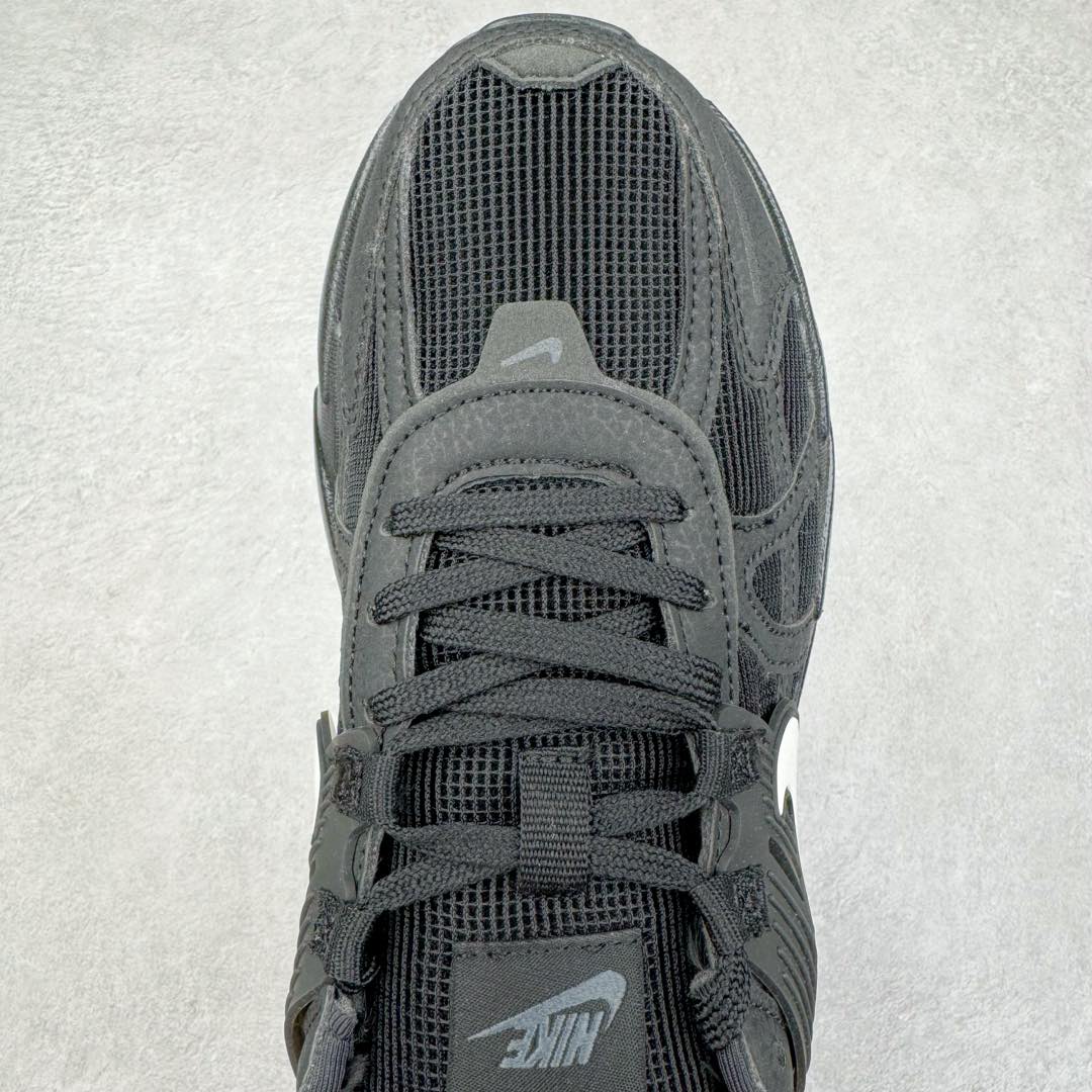 图片[4]-NK V2K Runtekk 减震防滑低帮 复古老爹鞋跑步鞋 HQ1582-001 鞋款被命名为 Runtekk 设计上借鉴了 2000 年的跑鞋风格 配色上以金属银为主调 简练又有复古运动气质 材质上使用大面积网眼、皮革、TPU 组成 支撑和透气性肯定不错 中底处由 Cushlon 泡绵打造 保证在压马路时可以提供优秀脚感 并通过一手做旧氧化效果突出复古感 中底造型很容易让大家联想到巴黎世家3XL 增高效果同样不能忽视 尺码：36 36.5 37.5 38 38.5 39 40 40.5 41 42 42.5 43 44 44.5 45-选品中心