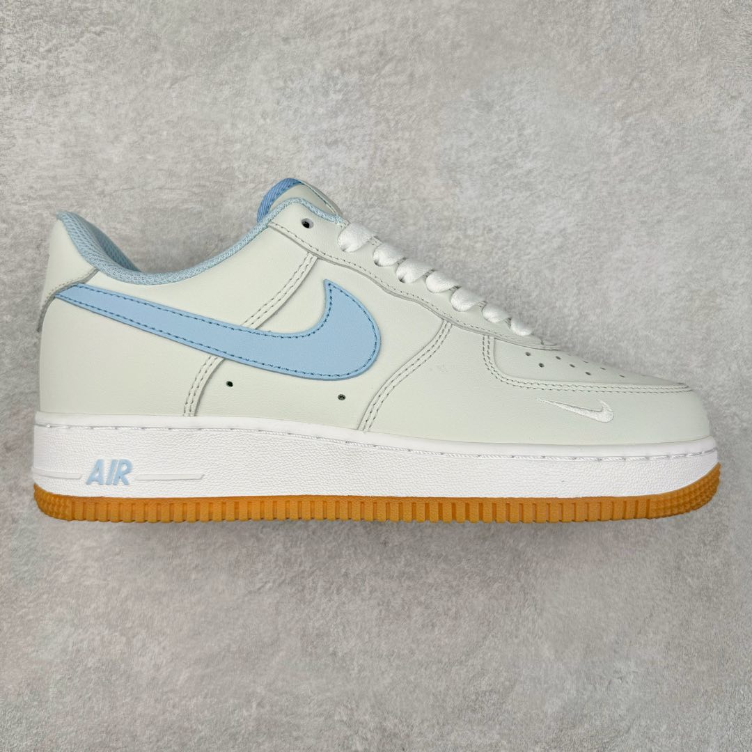 NK Air Force 1´07 Low 空军一号低帮百搭休闲运动板鞋 315122-102 柔软、弹性十足的缓震性能和出色的中底设计 横跨复古与现代的外型结合 造就出风靡全球 三十多年的Force 1 直到今天还深受青睐 尺码：36 36.5 37.5 38 38.5 39 40 40.5 41 42 42.5 43 44 44.5 45-选品中心