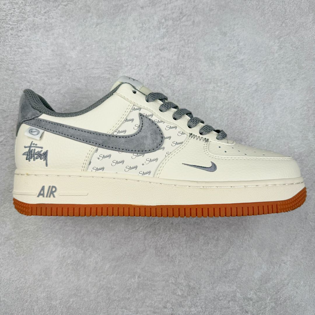 NK Air Force 1´07 Low 空军一号低帮百搭休闲运动板鞋 XZ6188-256 柔软、弹性十足的缓震性能和出色的中底设计 横跨复古与现代的外型结合 造就出风靡全球 三十多年的Force 1 直到今天还深受青睐 尺码：36 36.5 37.5 38 38.5 39 40 40.5 41 42 42.5 43 44 44.5 45-选品中心