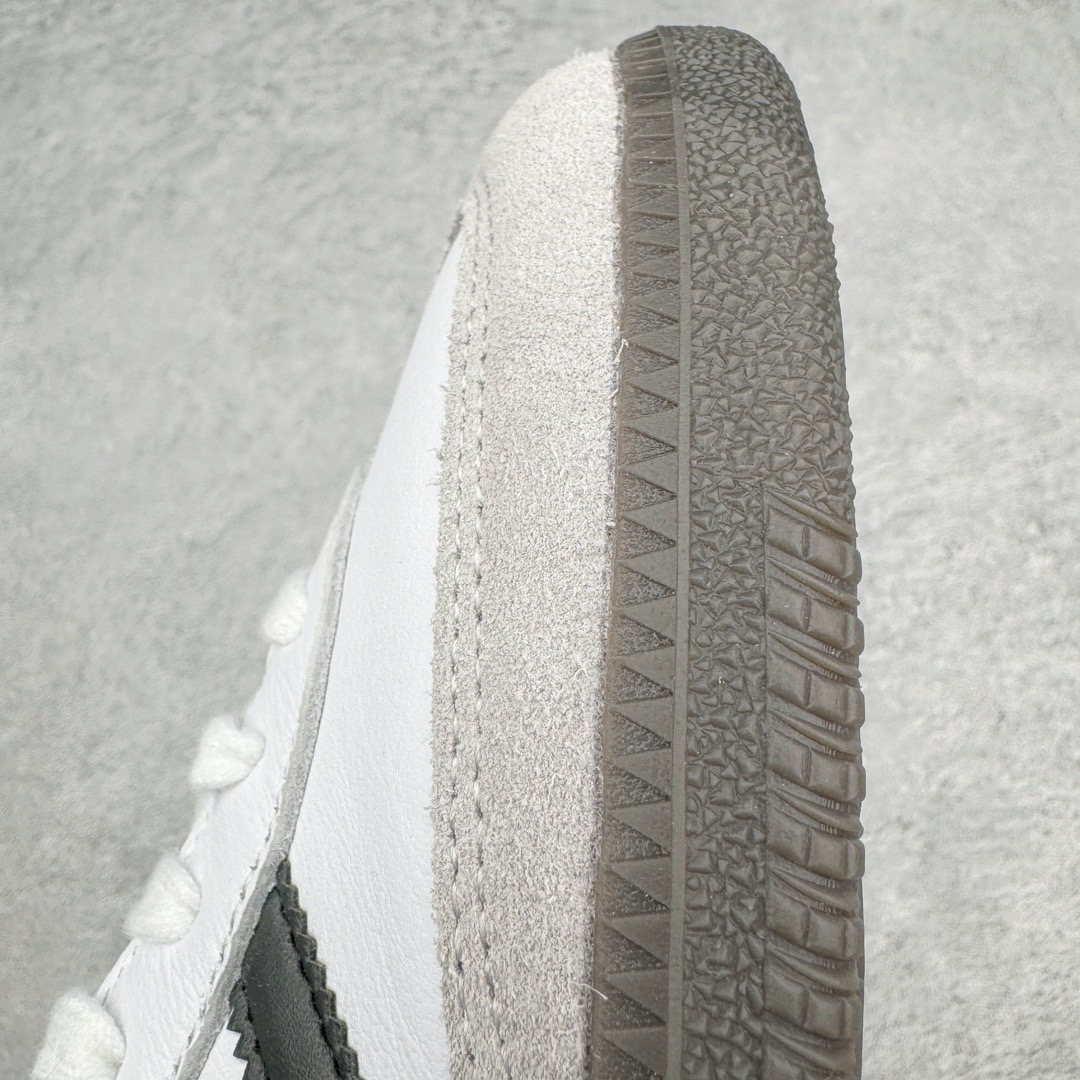 图片[12]-＃M版纯原福利 AD Original Samba OG 复古经典轻便板鞋 B75806 原装头层牛皮加持 正确烫金高频细节 原装纳米超迁皮料 独家私模橡胶大底 原盒原配 正确黑色中底布 这款桑巴鞋展示了高质量的工艺 带有装饰的超锁缝制和无缝的手感 柔软、柔软的皮革造型和标志性的3条纹完成了精致的外观 正规合身鞋带 鞋面上有绒面鞋垫 橡胶鞋底 享受正畸套筒软感 自50年代首次亮相以来就一直在赢得粉丝的青睐 尺码：36 36.5 37.5 38 38.5 39 40 40.5 41 42 42.5 43 44 44.5 45-选品中心