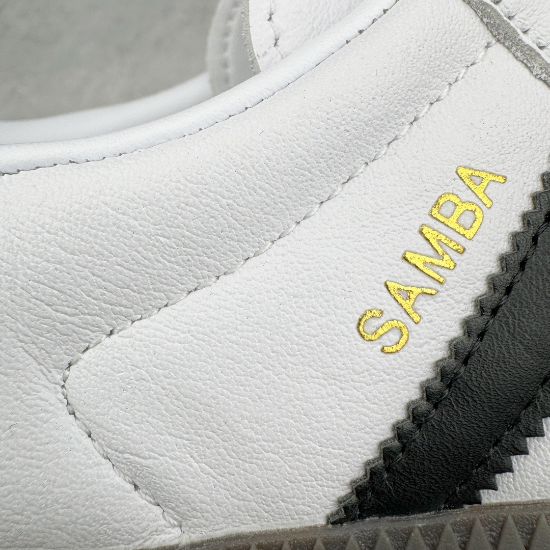 图片[11]-＃M版纯原福利 AD Original Samba OG 复古经典轻便板鞋 B75806 原装头层牛皮加持 正确烫金高频细节 原装纳米超迁皮料 独家私模橡胶大底 原盒原配 正确黑色中底布 这款桑巴鞋展示了高质量的工艺 带有装饰的超锁缝制和无缝的手感 柔软、柔软的皮革造型和标志性的3条纹完成了精致的外观 正规合身鞋带 鞋面上有绒面鞋垫 橡胶鞋底 享受正畸套筒软感 自50年代首次亮相以来就一直在赢得粉丝的青睐 尺码：36 36.5 37.5 38 38.5 39 40 40.5 41 42 42.5 43 44 44.5 45-选品中心