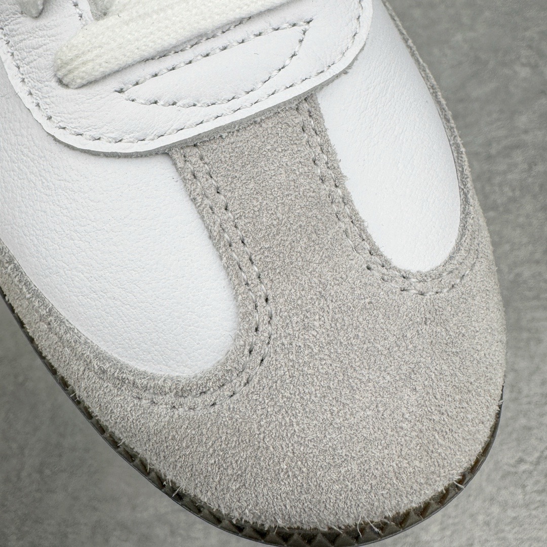 图片[10]-＃M版纯原福利 AD Original Samba OG 复古经典轻便板鞋 B75806 原装头层牛皮加持 正确烫金高频细节 原装纳米超迁皮料 独家私模橡胶大底 原盒原配 正确黑色中底布 这款桑巴鞋展示了高质量的工艺 带有装饰的超锁缝制和无缝的手感 柔软、柔软的皮革造型和标志性的3条纹完成了精致的外观 正规合身鞋带 鞋面上有绒面鞋垫 橡胶鞋底 享受正畸套筒软感 自50年代首次亮相以来就一直在赢得粉丝的青睐 尺码：36 36.5 37.5 38 38.5 39 40 40.5 41 42 42.5 43 44 44.5 45-选品中心