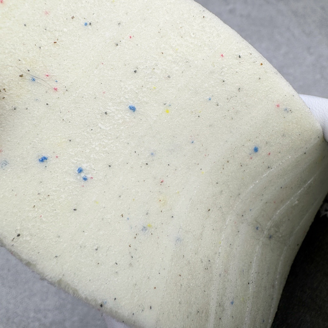 图片[16]-＃M版纯原福利 AD Original Samba OG 复古经典轻便板鞋 B75806 原装头层牛皮加持 正确烫金高频细节 原装纳米超迁皮料 独家私模橡胶大底 原盒原配 正确黑色中底布 这款桑巴鞋展示了高质量的工艺 带有装饰的超锁缝制和无缝的手感 柔软、柔软的皮革造型和标志性的3条纹完成了精致的外观 正规合身鞋带 鞋面上有绒面鞋垫 橡胶鞋底 享受正畸套筒软感 自50年代首次亮相以来就一直在赢得粉丝的青睐 尺码：36 36.5 37.5 38 38.5 39 40 40.5 41 42 42.5 43 44 44.5 45-选品中心