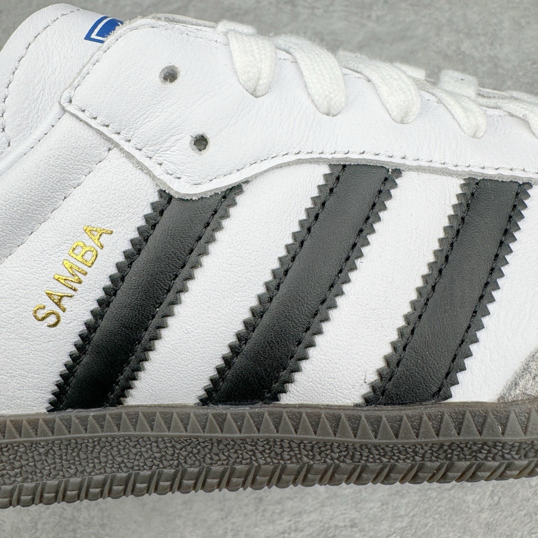 图片[14]-＃M版纯原福利 AD Original Samba OG 复古经典轻便板鞋 B75806 原装头层牛皮加持 正确烫金高频细节 原装纳米超迁皮料 独家私模橡胶大底 原盒原配 正确黑色中底布 这款桑巴鞋展示了高质量的工艺 带有装饰的超锁缝制和无缝的手感 柔软、柔软的皮革造型和标志性的3条纹完成了精致的外观 正规合身鞋带 鞋面上有绒面鞋垫 橡胶鞋底 享受正畸套筒软感 自50年代首次亮相以来就一直在赢得粉丝的青睐 尺码：36 36.5 37.5 38 38.5 39 40 40.5 41 42 42.5 43 44 44.5 45-选品中心