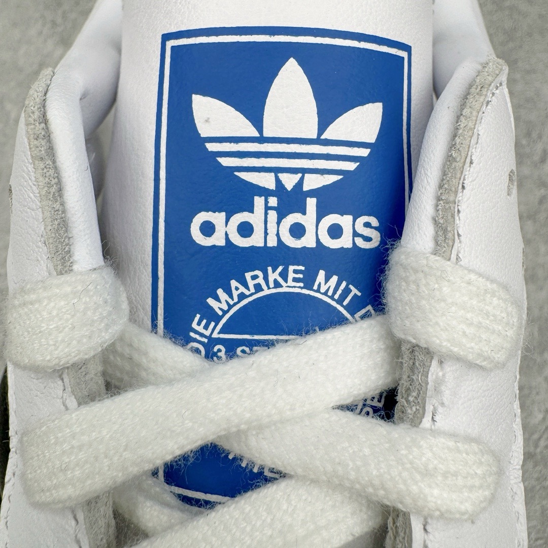 图片[13]-＃M版纯原福利 AD Original Samba OG 复古经典轻便板鞋 B75806 原装头层牛皮加持 正确烫金高频细节 原装纳米超迁皮料 独家私模橡胶大底 原盒原配 正确黑色中底布 这款桑巴鞋展示了高质量的工艺 带有装饰的超锁缝制和无缝的手感 柔软、柔软的皮革造型和标志性的3条纹完成了精致的外观 正规合身鞋带 鞋面上有绒面鞋垫 橡胶鞋底 享受正畸套筒软感 自50年代首次亮相以来就一直在赢得粉丝的青睐 尺码：36 36.5 37.5 38 38.5 39 40 40.5 41 42 42.5 43 44 44.5 45-选品中心