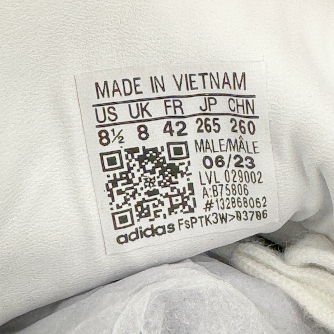 图片[17]-＃M版纯原福利 AD Original Samba OG 复古经典轻便板鞋 B75806 原装头层牛皮加持 正确烫金高频细节 原装纳米超迁皮料 独家私模橡胶大底 原盒原配 正确黑色中底布 这款桑巴鞋展示了高质量的工艺 带有装饰的超锁缝制和无缝的手感 柔软、柔软的皮革造型和标志性的3条纹完成了精致的外观 正规合身鞋带 鞋面上有绒面鞋垫 橡胶鞋底 享受正畸套筒软感 自50年代首次亮相以来就一直在赢得粉丝的青睐 尺码：36 36.5 37.5 38 38.5 39 40 40.5 41 42 42.5 43 44 44.5 45-选品中心