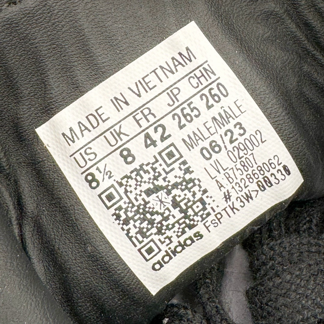 图片[17]-＃M版纯原福利 AD Original Samba OG 复古经典轻便板鞋 B75807 原装头层牛皮加持 正确烫金高频细节 原装纳米超迁皮料 独家私模橡胶大底 原盒原配 正确黑色中底布 这款桑巴鞋展示了高质量的工艺 带有装饰的超锁缝制和无缝的手感 柔软、柔软的皮革造型和标志性的3条纹完成了精致的外观 正规合身鞋带 鞋面上有绒面鞋垫 橡胶鞋底 享受正畸套筒软感 自50年代首次亮相以来就一直在赢得粉丝的青睐 尺码：36 36.5 37.5 38 38.5 39 40 40.5 41 42 42.5 43 44 44.5 45-选品中心