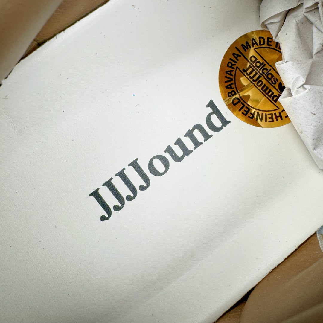 图片[11]-AD Original Samba OG 复古经典轻便板鞋 ID8709 这款桑巴鞋展示了高质量的工艺 带有装饰的超锁缝制和无缝的手感 柔软、柔软的皮革造型和标志性的3条纹完成了精致的外观 正规合身鞋带 鞋面上有绒面鞋垫 橡胶鞋底 享受正畸套筒软感 自50年代首次亮相以来就一直在赢得粉丝的青睐 尺码：36 36.5 37.5 38 38.5 39 40 40.5 41 42 42.5 43 44 44.5 45-选品中心