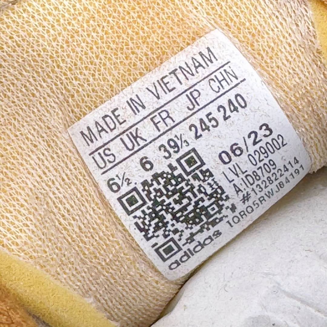 图片[10]-AD Original Samba OG 复古经典轻便板鞋 ID8709 这款桑巴鞋展示了高质量的工艺 带有装饰的超锁缝制和无缝的手感 柔软、柔软的皮革造型和标志性的3条纹完成了精致的外观 正规合身鞋带 鞋面上有绒面鞋垫 橡胶鞋底 享受正畸套筒软感 自50年代首次亮相以来就一直在赢得粉丝的青睐 尺码：36 36.5 37.5 38 38.5 39 40 40.5 41 42 42.5 43 44 44.5 45-选品中心