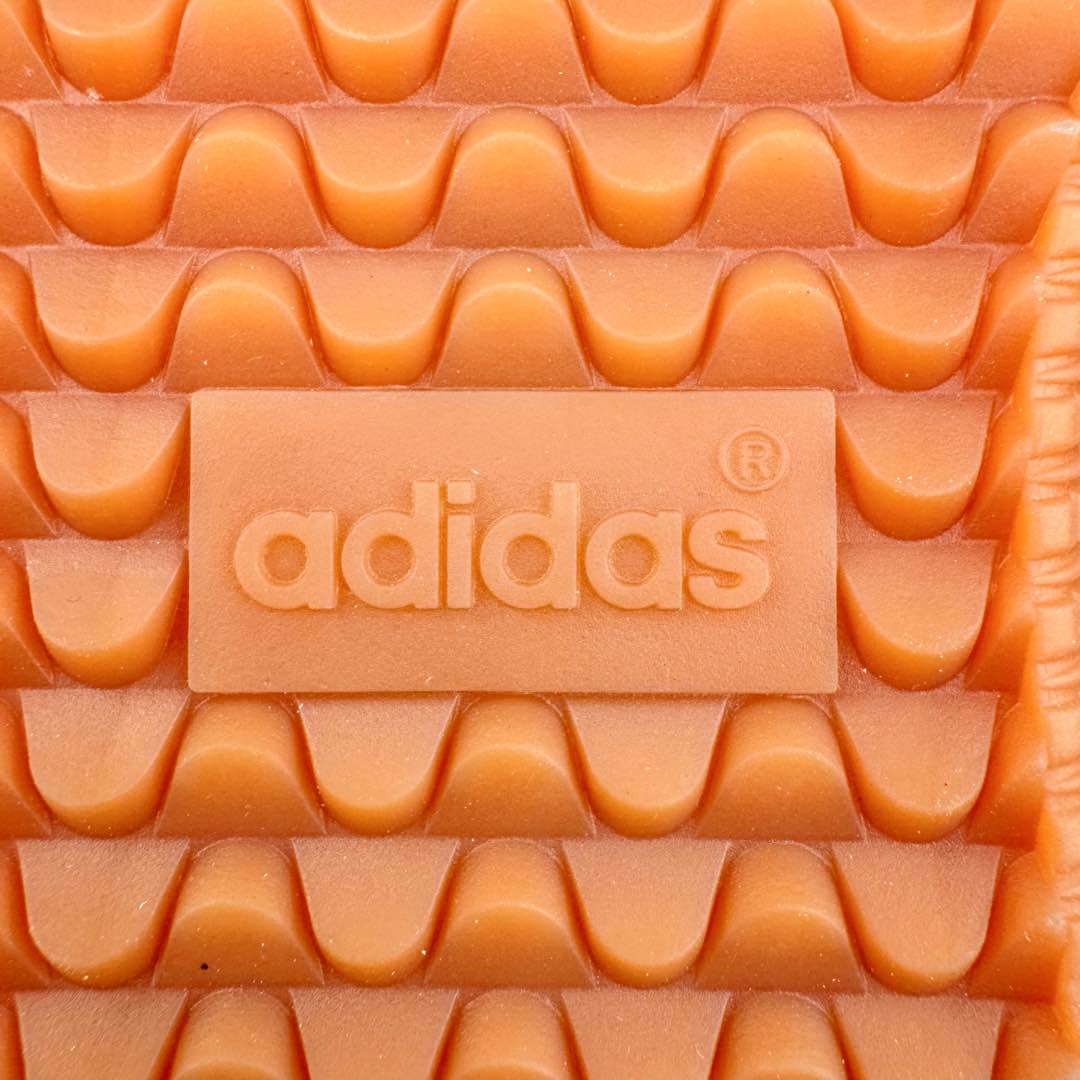 图片[18]-AD Original Samba OG 复古经典轻便板鞋 ID8709 这款桑巴鞋展示了高质量的工艺 带有装饰的超锁缝制和无缝的手感 柔软、柔软的皮革造型和标志性的3条纹完成了精致的外观 正规合身鞋带 鞋面上有绒面鞋垫 橡胶鞋底 享受正畸套筒软感 自50年代首次亮相以来就一直在赢得粉丝的青睐 尺码：36 36.5 37.5 38 38.5 39 40 40.5 41 42 42.5 43 44 44.5 45-选品中心