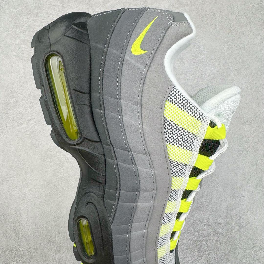 图片[6]-＃GX纯原 NK Air Max 95 复古减震气垫跑鞋 黑绿 CT1689-001 经典重温 外单专供大厂出品 品质稳定 一百余色 终端操作 鞋款设计灵感源于人体构造 中底设计基于人体的脊柱构造 是整体设计的核心 尼龙孔眼代表了肋骨 而分层式面板和网眼象征着肌肉纤维和肉体组织 Air Max 95采用了两个独立的吹塑成型的Air-Sole单元 并首次在前掌使用可视化气垫设计 Swoosh logo夜当作一个 点符号放在了鞋子的后帮位置 20年的发展让 AIR MAX 95有了不同的故事 20年后再度面向世人的时候 焕然一新的面貌 让人有了另外一种清新脱俗的感觉 尺码：40 40.5 41 42 42.5 43 44 44.5 45 45.5 46 47.5 48.5-选品中心