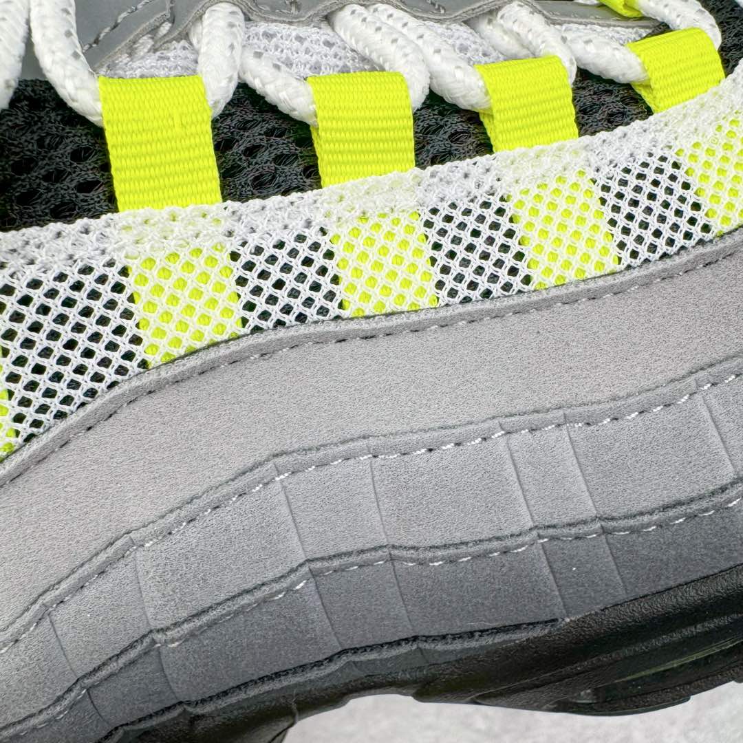图片[14]-＃GX纯原 NK Air Max 95 复古减震气垫跑鞋 黑绿 CT1689-001 经典重温 外单专供大厂出品 品质稳定 一百余色 终端操作 鞋款设计灵感源于人体构造 中底设计基于人体的脊柱构造 是整体设计的核心 尼龙孔眼代表了肋骨 而分层式面板和网眼象征着肌肉纤维和肉体组织 Air Max 95采用了两个独立的吹塑成型的Air-Sole单元 并首次在前掌使用可视化气垫设计 Swoosh logo夜当作一个 点符号放在了鞋子的后帮位置 20年的发展让 AIR MAX 95有了不同的故事 20年后再度面向世人的时候 焕然一新的面貌 让人有了另外一种清新脱俗的感觉 尺码：40 40.5 41 42 42.5 43 44 44.5 45 45.5 46 47.5 48.5-选品中心