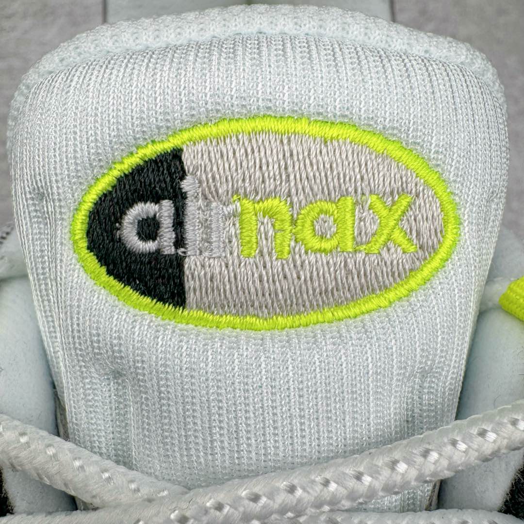 图片[12]-＃GX纯原 NK Air Max 95 复古减震气垫跑鞋 黑绿 CT1689-001 经典重温 外单专供大厂出品 品质稳定 一百余色 终端操作 鞋款设计灵感源于人体构造 中底设计基于人体的脊柱构造 是整体设计的核心 尼龙孔眼代表了肋骨 而分层式面板和网眼象征着肌肉纤维和肉体组织 Air Max 95采用了两个独立的吹塑成型的Air-Sole单元 并首次在前掌使用可视化气垫设计 Swoosh logo夜当作一个 点符号放在了鞋子的后帮位置 20年的发展让 AIR MAX 95有了不同的故事 20年后再度面向世人的时候 焕然一新的面貌 让人有了另外一种清新脱俗的感觉 尺码：40 40.5 41 42 42.5 43 44 44.5 45 45.5 46 47.5 48.5-选品中心