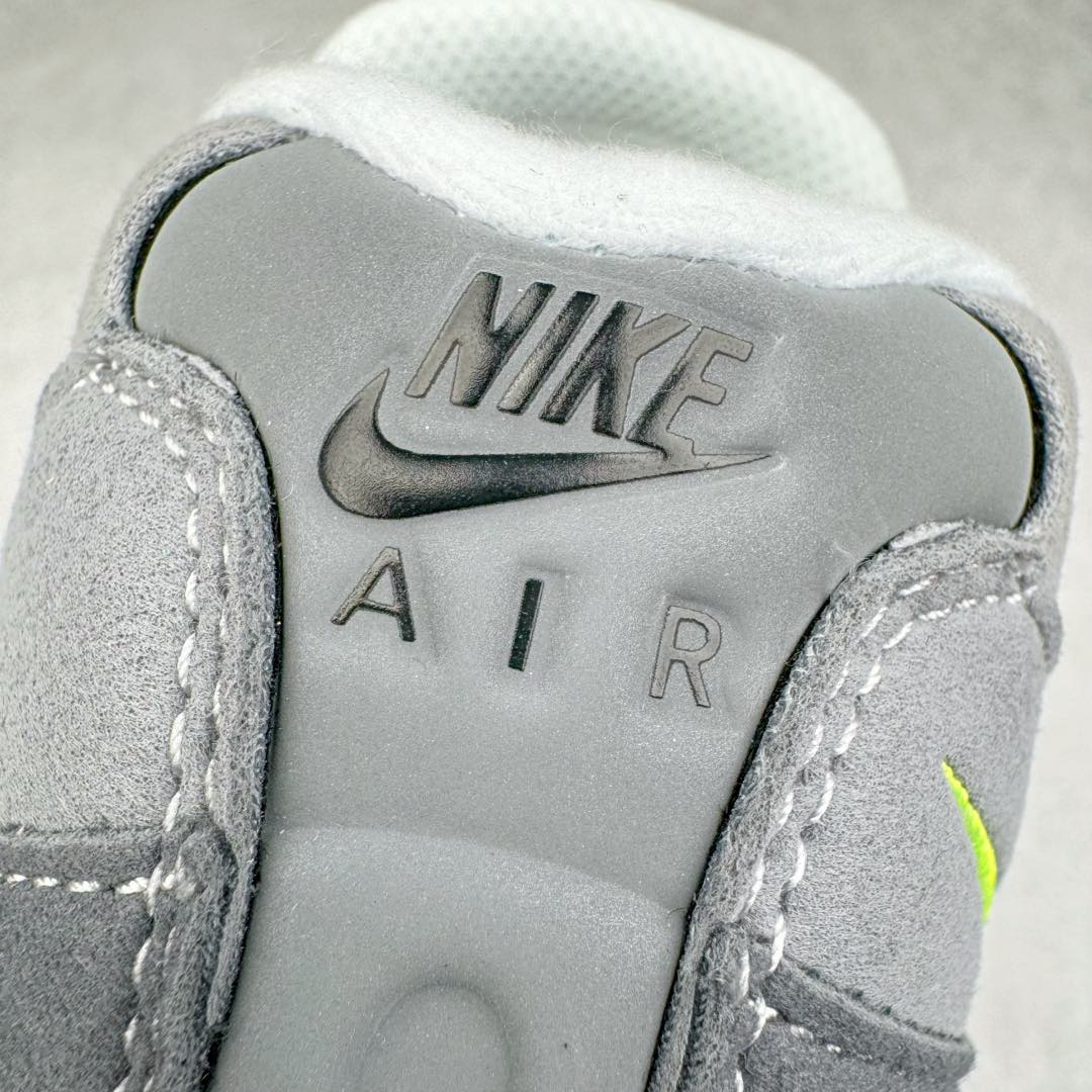 图片[16]-＃GX纯原 NK Air Max 95 复古减震气垫跑鞋 黑绿 CT1689-001 经典重温 外单专供大厂出品 品质稳定 一百余色 终端操作 鞋款设计灵感源于人体构造 中底设计基于人体的脊柱构造 是整体设计的核心 尼龙孔眼代表了肋骨 而分层式面板和网眼象征着肌肉纤维和肉体组织 Air Max 95采用了两个独立的吹塑成型的Air-Sole单元 并首次在前掌使用可视化气垫设计 Swoosh logo夜当作一个 点符号放在了鞋子的后帮位置 20年的发展让 AIR MAX 95有了不同的故事 20年后再度面向世人的时候 焕然一新的面貌 让人有了另外一种清新脱俗的感觉 尺码：40 40.5 41 42 42.5 43 44 44.5 45 45.5 46 47.5 48.5-选品中心