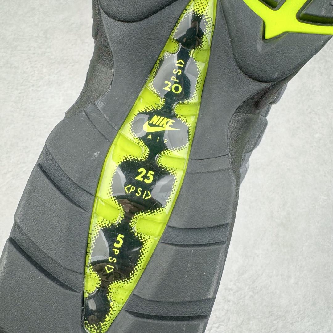 图片[19]-＃GX纯原 NK Air Max 95 复古减震气垫跑鞋 黑绿 CT1689-001 经典重温 外单专供大厂出品 品质稳定 一百余色 终端操作 鞋款设计灵感源于人体构造 中底设计基于人体的脊柱构造 是整体设计的核心 尼龙孔眼代表了肋骨 而分层式面板和网眼象征着肌肉纤维和肉体组织 Air Max 95采用了两个独立的吹塑成型的Air-Sole单元 并首次在前掌使用可视化气垫设计 Swoosh logo夜当作一个 点符号放在了鞋子的后帮位置 20年的发展让 AIR MAX 95有了不同的故事 20年后再度面向世人的时候 焕然一新的面貌 让人有了另外一种清新脱俗的感觉 尺码：40 40.5 41 42 42.5 43 44 44.5 45 45.5 46 47.5 48.5-选品中心