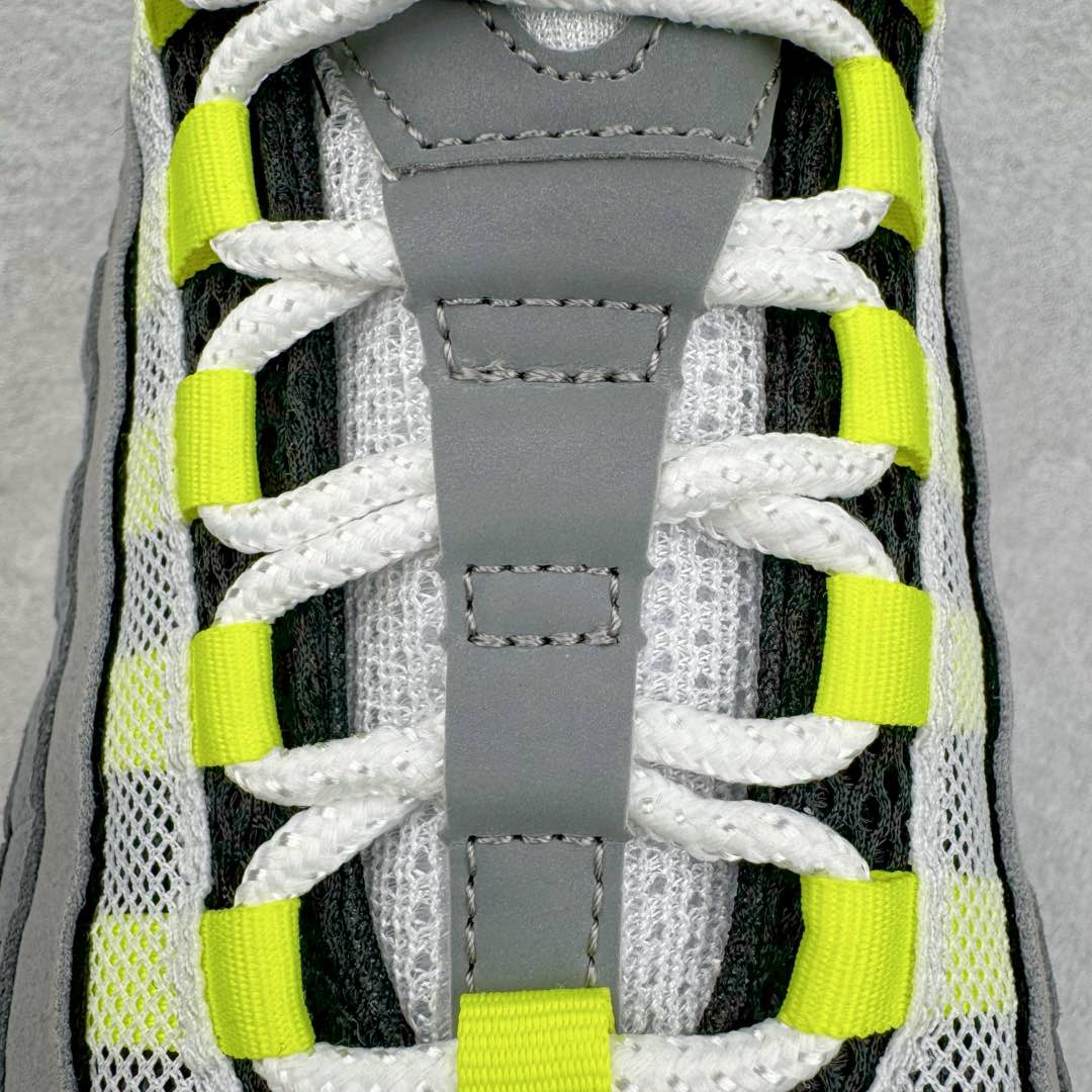 图片[13]-＃GX纯原 NK Air Max 95 复古减震气垫跑鞋 黑绿 CT1689-001 经典重温 外单专供大厂出品 品质稳定 一百余色 终端操作 鞋款设计灵感源于人体构造 中底设计基于人体的脊柱构造 是整体设计的核心 尼龙孔眼代表了肋骨 而分层式面板和网眼象征着肌肉纤维和肉体组织 Air Max 95采用了两个独立的吹塑成型的Air-Sole单元 并首次在前掌使用可视化气垫设计 Swoosh logo夜当作一个 点符号放在了鞋子的后帮位置 20年的发展让 AIR MAX 95有了不同的故事 20年后再度面向世人的时候 焕然一新的面貌 让人有了另外一种清新脱俗的感觉 尺码：40 40.5 41 42 42.5 43 44 44.5 45 45.5 46 47.5 48.5-选品中心