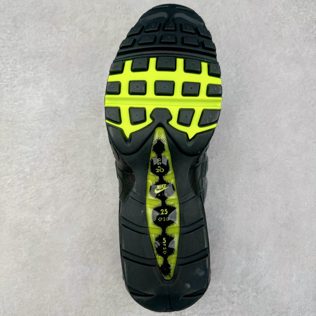 图片[9]-＃GX纯原 NK Air Max 95 复古减震气垫跑鞋 黑绿 CT1689-001 经典重温 外单专供大厂出品 品质稳定 一百余色 终端操作 鞋款设计灵感源于人体构造 中底设计基于人体的脊柱构造 是整体设计的核心 尼龙孔眼代表了肋骨 而分层式面板和网眼象征着肌肉纤维和肉体组织 Air Max 95采用了两个独立的吹塑成型的Air-Sole单元 并首次在前掌使用可视化气垫设计 Swoosh logo夜当作一个 点符号放在了鞋子的后帮位置 20年的发展让 AIR MAX 95有了不同的故事 20年后再度面向世人的时候 焕然一新的面貌 让人有了另外一种清新脱俗的感觉 尺码：40 40.5 41 42 42.5 43 44 44.5 45 45.5 46 47.5 48.5-选品中心