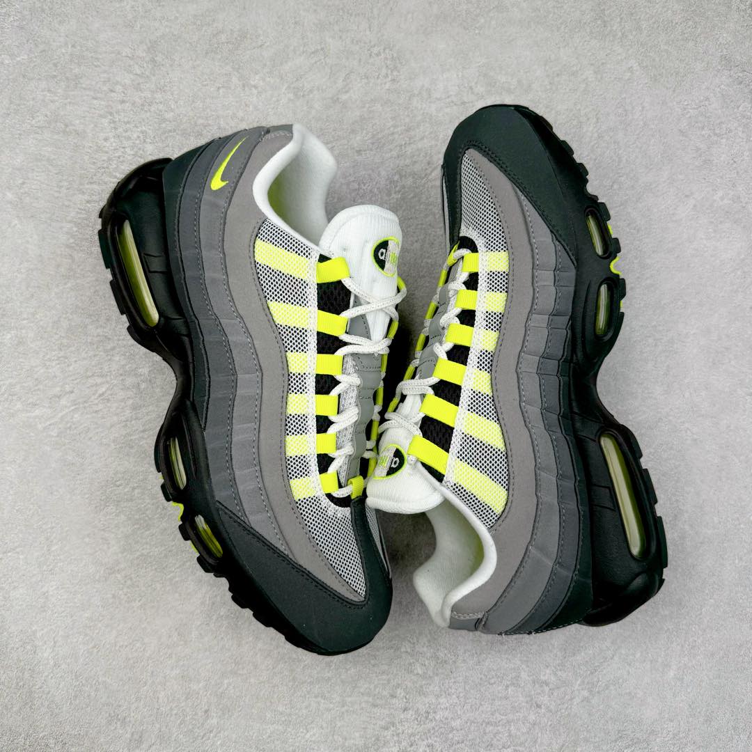 图片[3]-＃GX纯原 NK Air Max 95 复古减震气垫跑鞋 黑绿 CT1689-001 经典重温 外单专供大厂出品 品质稳定 一百余色 终端操作 鞋款设计灵感源于人体构造 中底设计基于人体的脊柱构造 是整体设计的核心 尼龙孔眼代表了肋骨 而分层式面板和网眼象征着肌肉纤维和肉体组织 Air Max 95采用了两个独立的吹塑成型的Air-Sole单元 并首次在前掌使用可视化气垫设计 Swoosh logo夜当作一个 点符号放在了鞋子的后帮位置 20年的发展让 AIR MAX 95有了不同的故事 20年后再度面向世人的时候 焕然一新的面貌 让人有了另外一种清新脱俗的感觉 尺码：40 40.5 41 42 42.5 43 44 44.5 45 45.5 46 47.5 48.5-选品中心