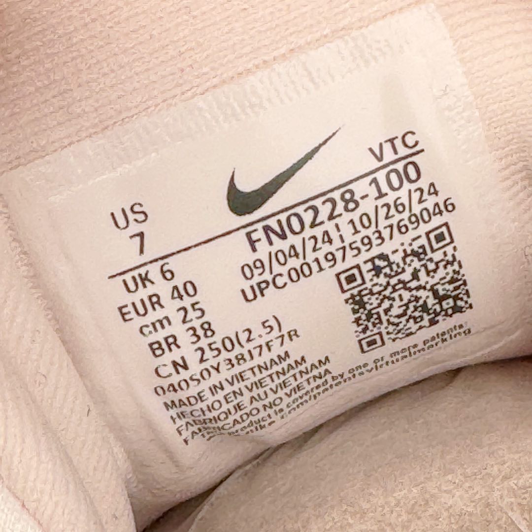 图片[11]-＃ZX纯原 NK Journey Run 旅程慢跑系列低帮轻质缓震休闲运动公路跑步鞋 FN0228-100 采用科技织法轻盈织物合成鞋面材质 搭载柔软厚实ComfiRide 泡绵缓震组合外置防滑耐磨橡胶底片 穿上 Journey Run 公路跑步鞋 尽情畅跑 享受每一步的风景 搭载柔软厚实的 ComfiRide 泡绵缓震配置 助你征服充满挑战的路面 大步流星 微笑前行 该鞋款舒适非凡 让你爱不释脚 尺码：35.5 36 36.5 37.5 38 38.5 39 40 40.5 41 42 42.5 43 44 44.5 45-选品中心