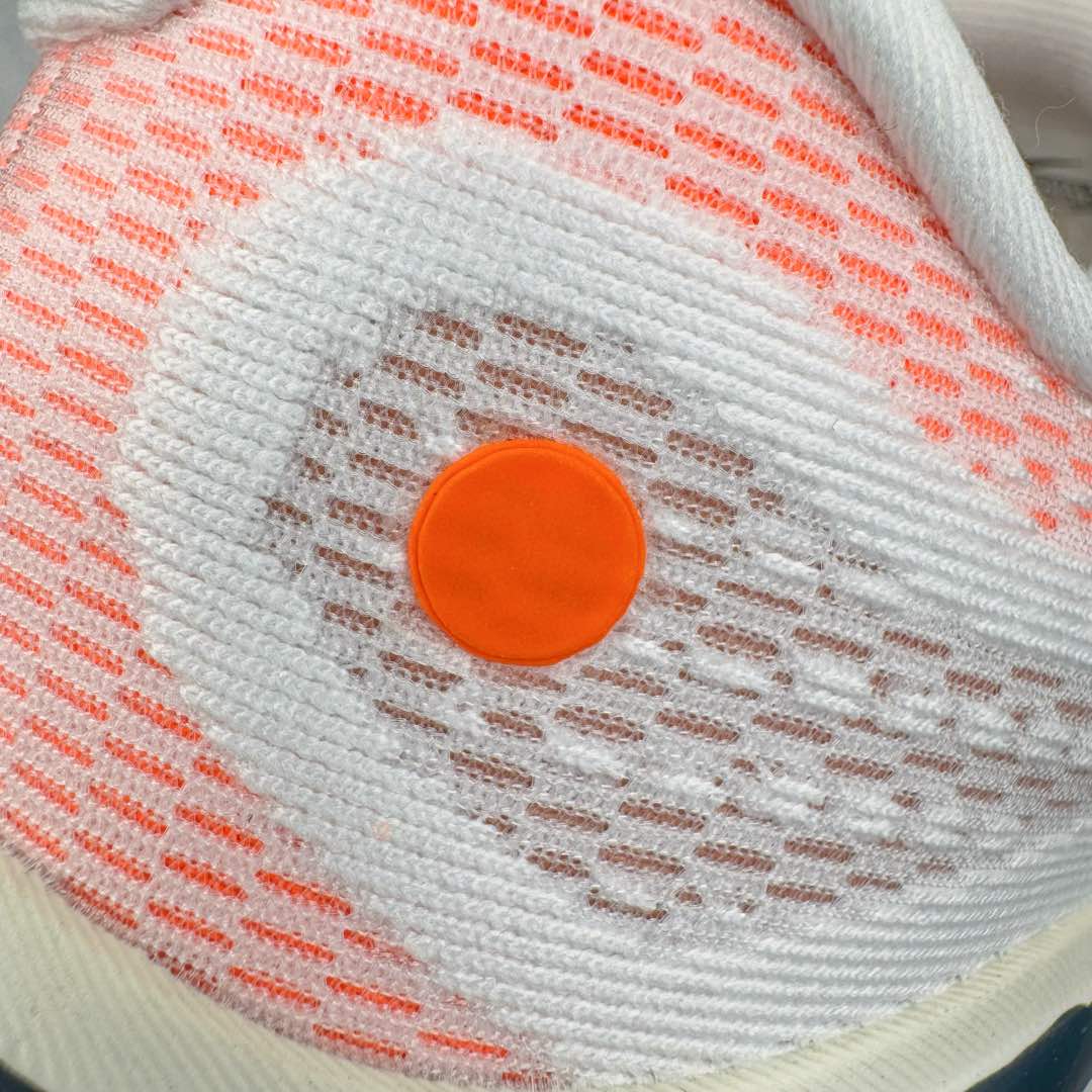 图片[13]-＃ZX纯原 NK Journey Run 旅程慢跑系列低帮轻质缓震休闲运动公路跑步鞋 FN0228-100 采用科技织法轻盈织物合成鞋面材质 搭载柔软厚实ComfiRide 泡绵缓震组合外置防滑耐磨橡胶底片 穿上 Journey Run 公路跑步鞋 尽情畅跑 享受每一步的风景 搭载柔软厚实的 ComfiRide 泡绵缓震配置 助你征服充满挑战的路面 大步流星 微笑前行 该鞋款舒适非凡 让你爱不释脚 尺码：35.5 36 36.5 37.5 38 38.5 39 40 40.5 41 42 42.5 43 44 44.5 45-选品中心