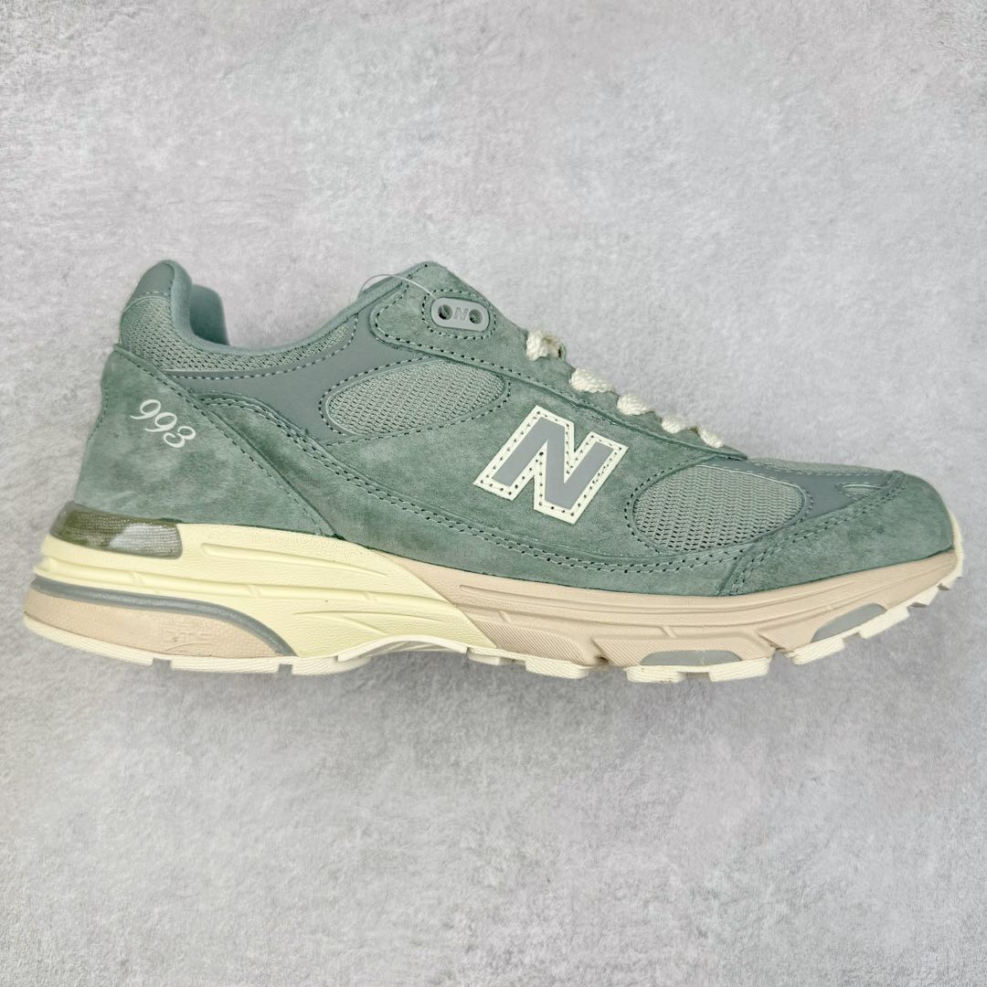 图片[4]-＃K版纯原 New Balance 新百伦NB993总统复古慢跑鞋 鞋身以网眼鞋面结合同色系优质麂皮革构成，鞋舌处点缀 New Balance Made In USA 同色系刺绣标识，彰显鞋款身份。鞋侧点缀银色 \\\”993\\\” 字样，丰富鞋身设计的同时，构建时尚外观。鞋款搭载 ABZORB 缓震系统，通过缓冲和抗压性的结合来吸收冲击力，舒适功能升级。同时搭配泛黄做旧中底，打造丰富层次感，缔造出色复古韵味。尺码：36 37 37.5 38 38.5 39 40 40.5 41.5 42 42.5 43 44 44.5 45-选品中心