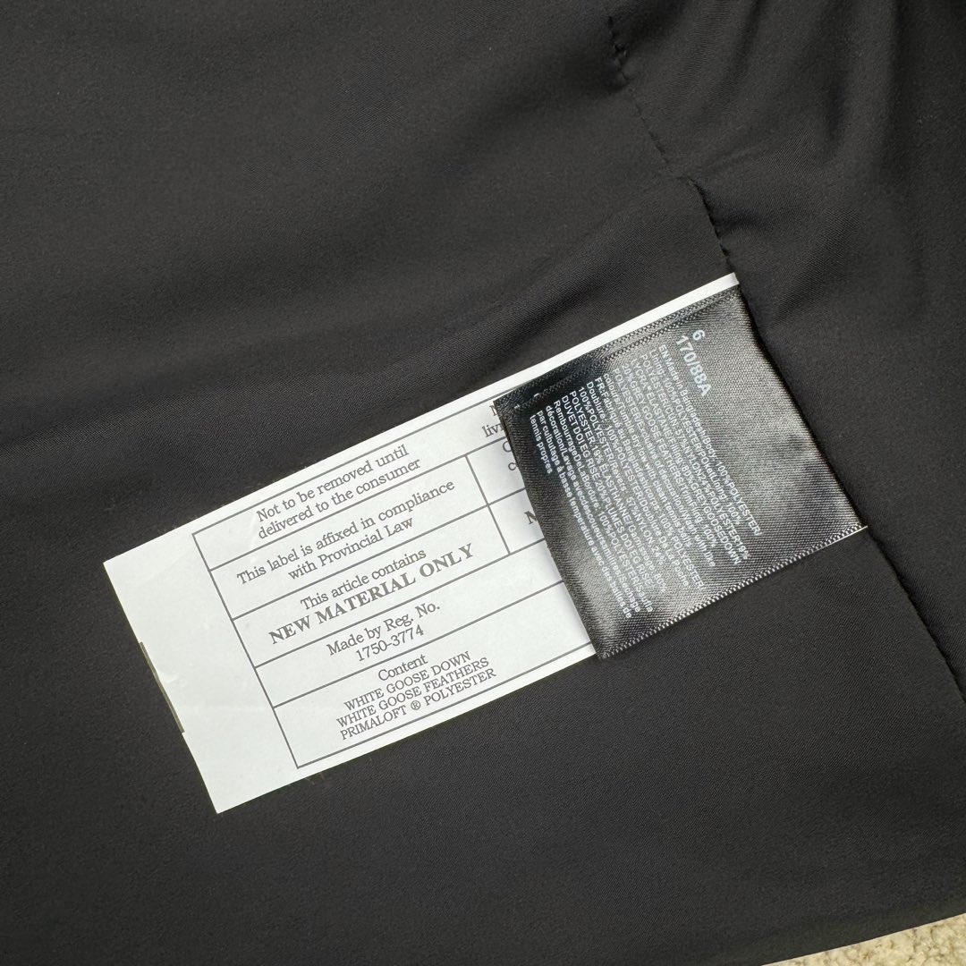 图片[18]-＃暖冬福利 𝗹𝘂𝗹𝘂𝗹𝗲𝗺𝗼𝗻 Winder Puff 露露乐蒙纯色字母徽标防风五格连帽羽绒服女款 设计理念： 穿上这款温暖的羽绒外套，舒适度过寒冬；腰部和下摆带可调节抽绳，方便按需造型，同时助你锁佳热量，不怕寒风 •SoftMatte 面料，具有拒水和防风性能 •600 蓬松度羽绒填充，轻盈温暖 •外侧拉链口袋，带隐藏式手机袋 •内侧口袋，存放所需品 尺码：2 4 6 8 10-选品中心