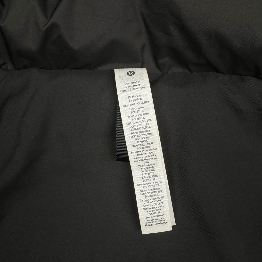 图片[16]-＃暖冬福利 𝗹𝘂𝗹𝘂𝗹𝗲𝗺𝗼𝗻 Winder Puff 露露乐蒙纯色字母徽标防风五格连帽羽绒服女款 设计理念： 穿上这款温暖的羽绒外套，舒适度过寒冬；腰部和下摆带可调节抽绳，方便按需造型，同时助你锁佳热量，不怕寒风 •SoftMatte 面料，具有拒水和防风性能 •600 蓬松度羽绒填充，轻盈温暖 •外侧拉链口袋，带隐藏式手机袋 •内侧口袋，存放所需品 尺码：2 4 6 8 10-选品中心